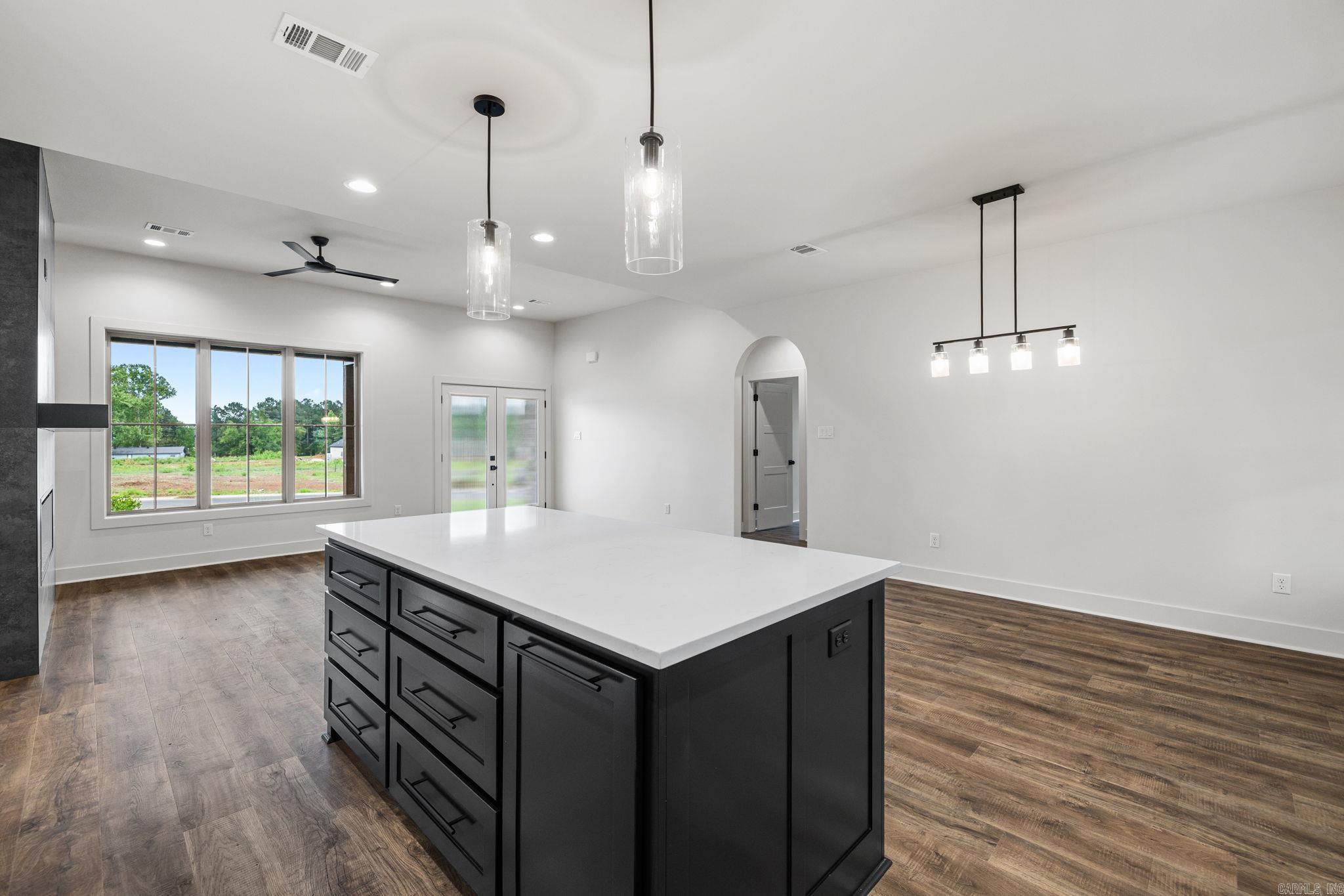 740 Grand Valley Loop Property Photo 10