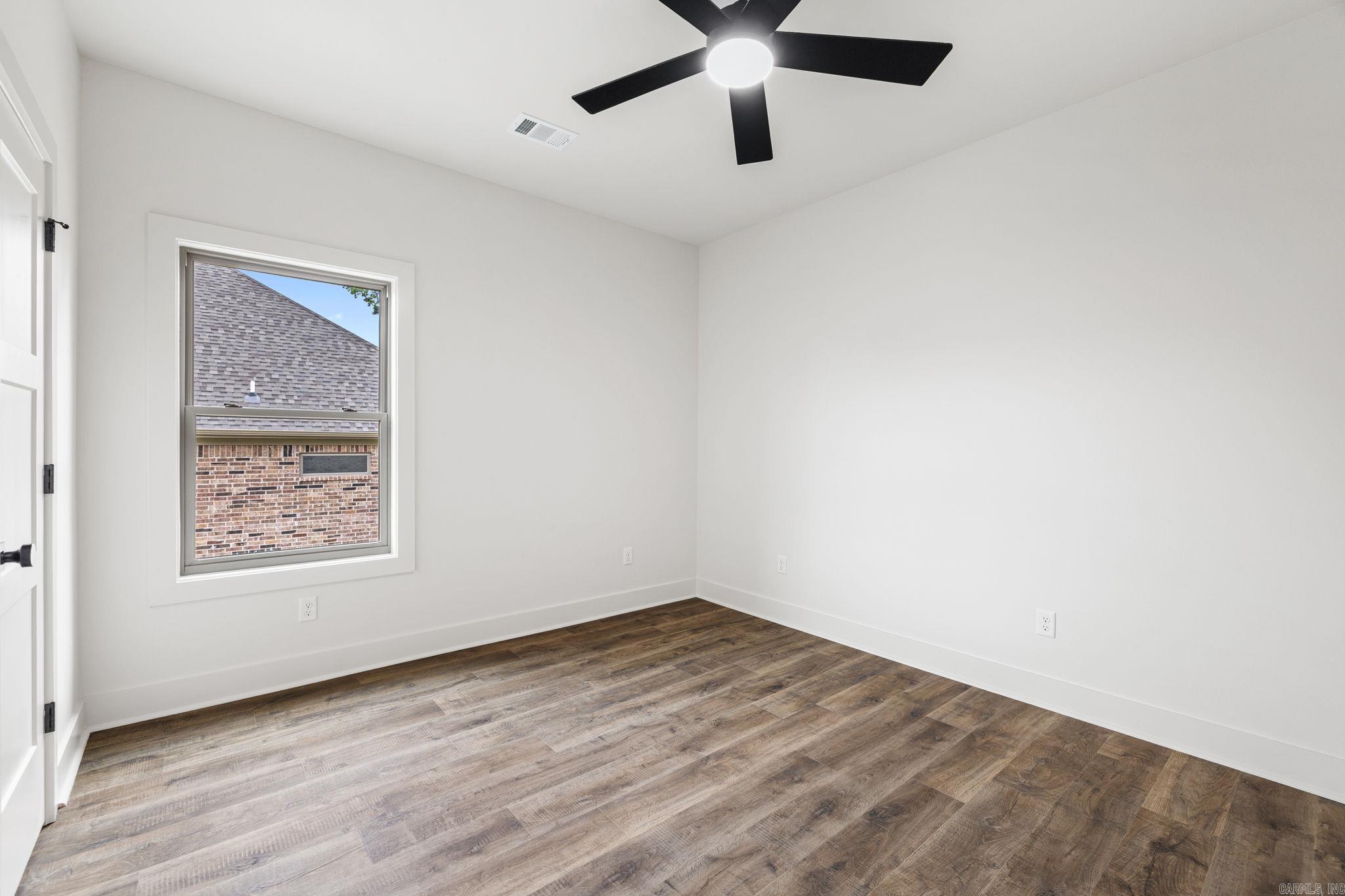 740 Grand Valley Loop Property Photo 33