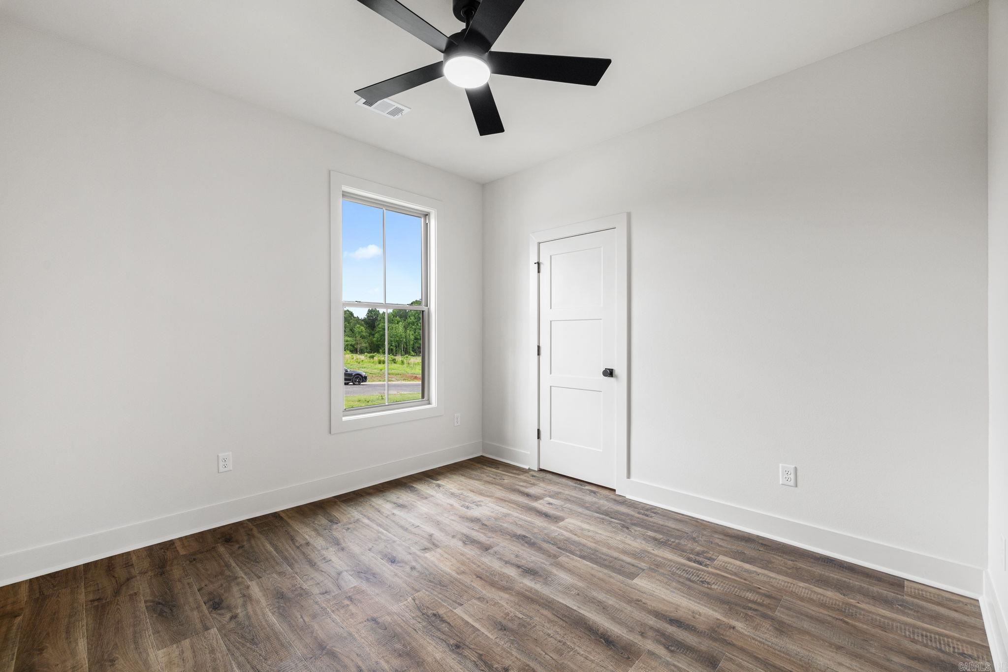 740 Grand Valley Loop Property Photo 35