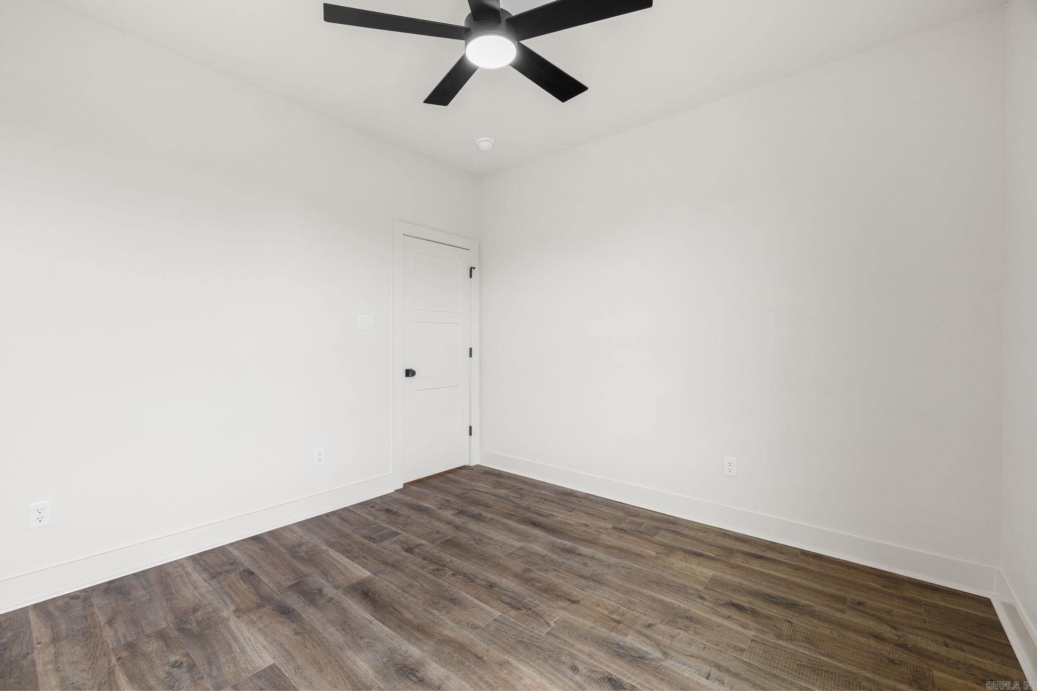 740 Grand Valley Loop Property Photo 36