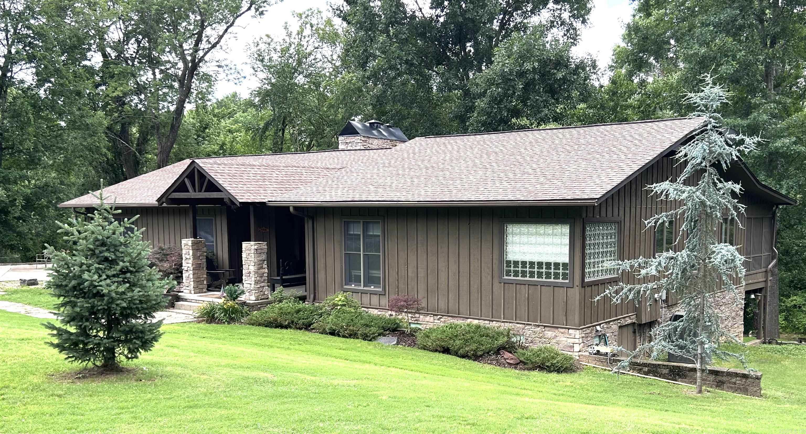 300 S Chinkapin Drive Property Photo 1
