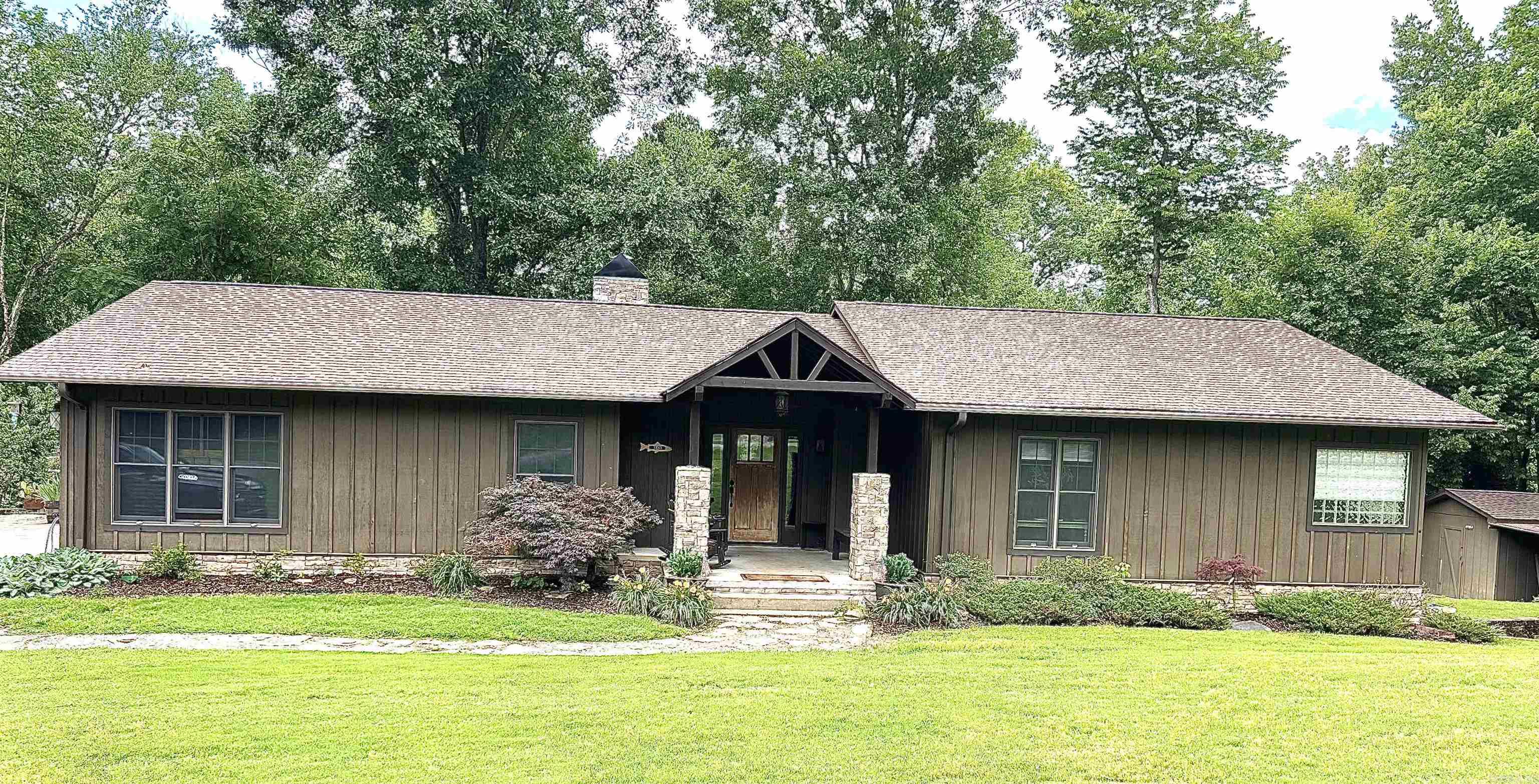 300 S Chinkapin Drive Property Photo 2