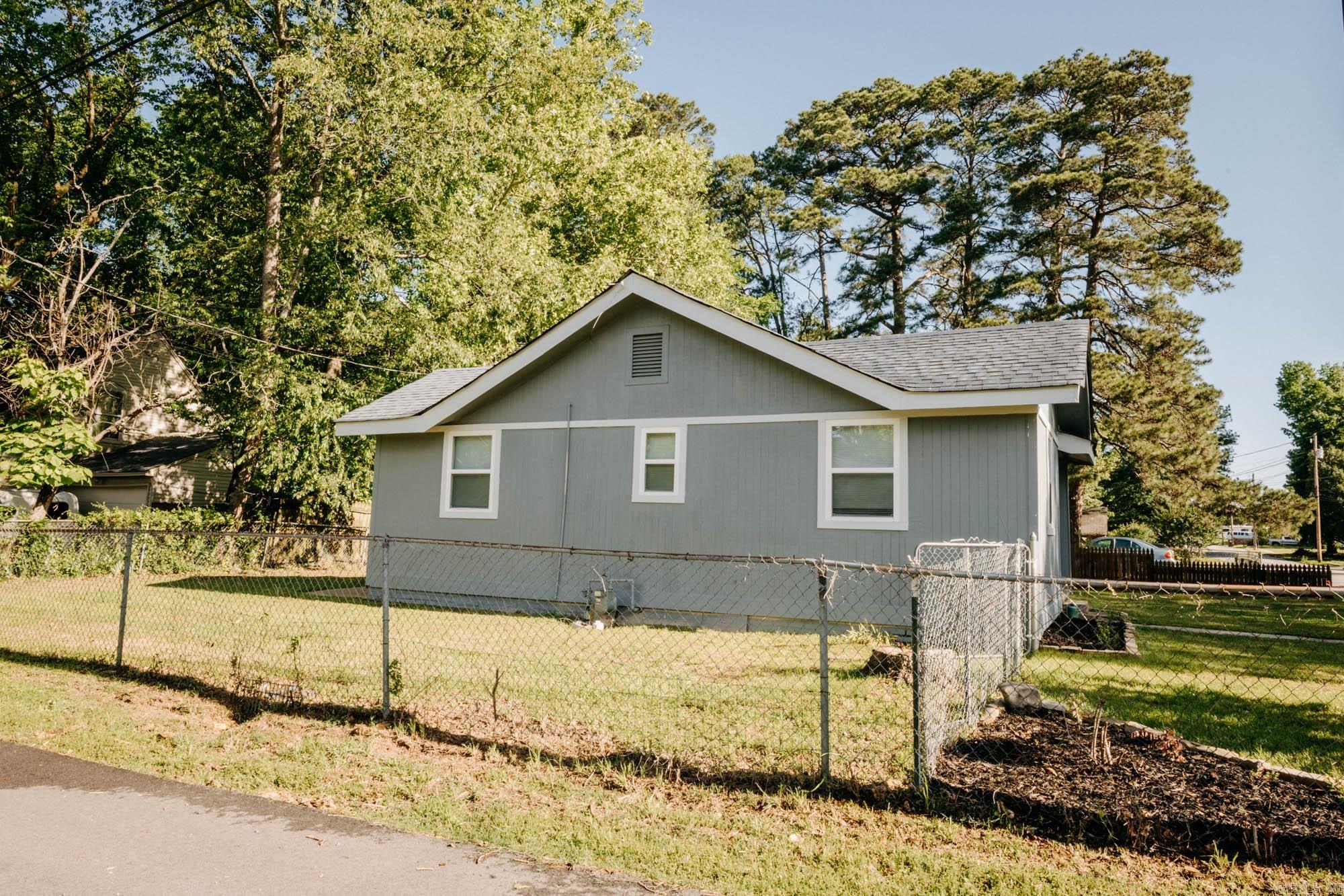 523 Cox Street Property Photo 8