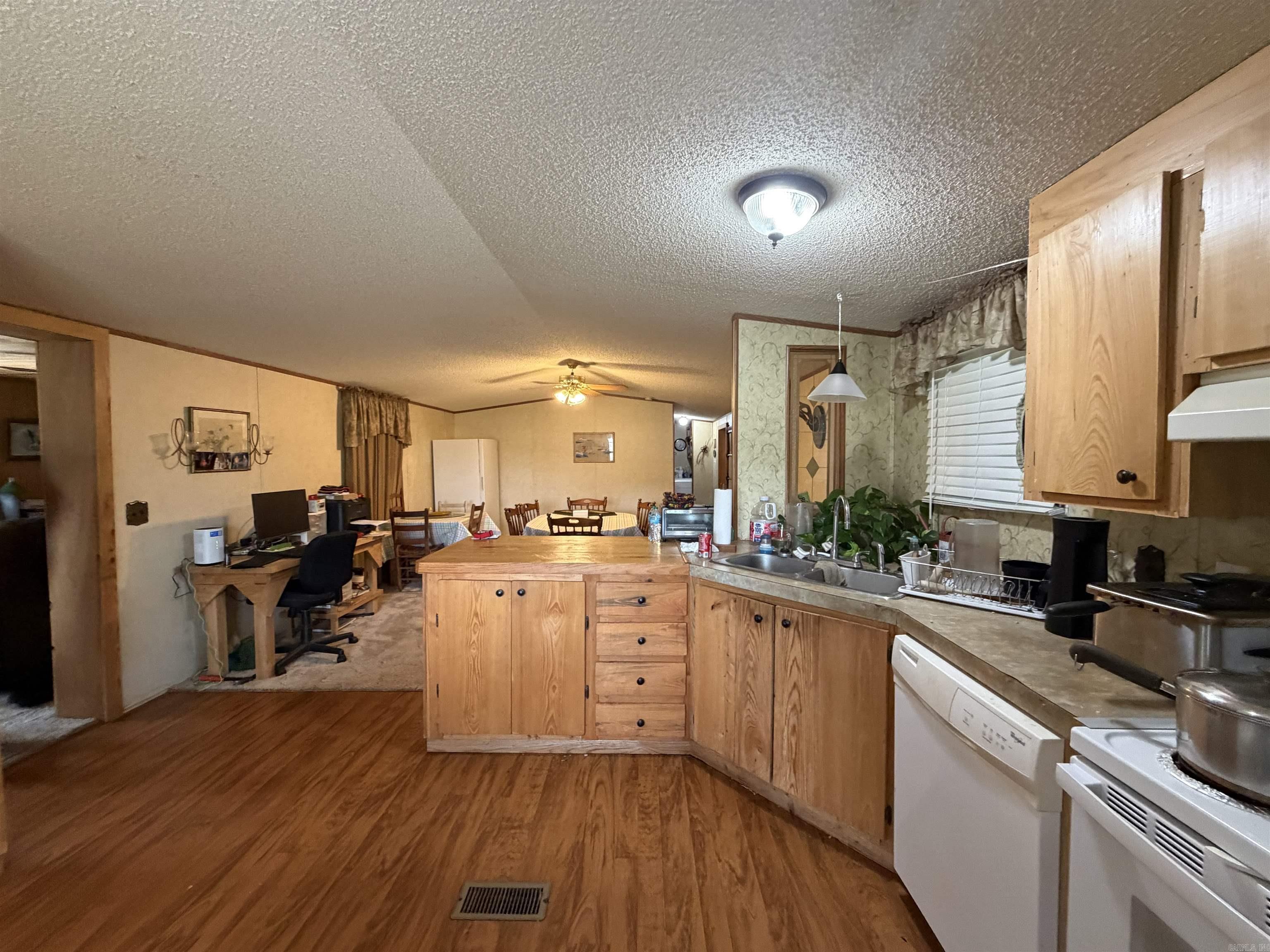 498 Wood Street Property Photo 8