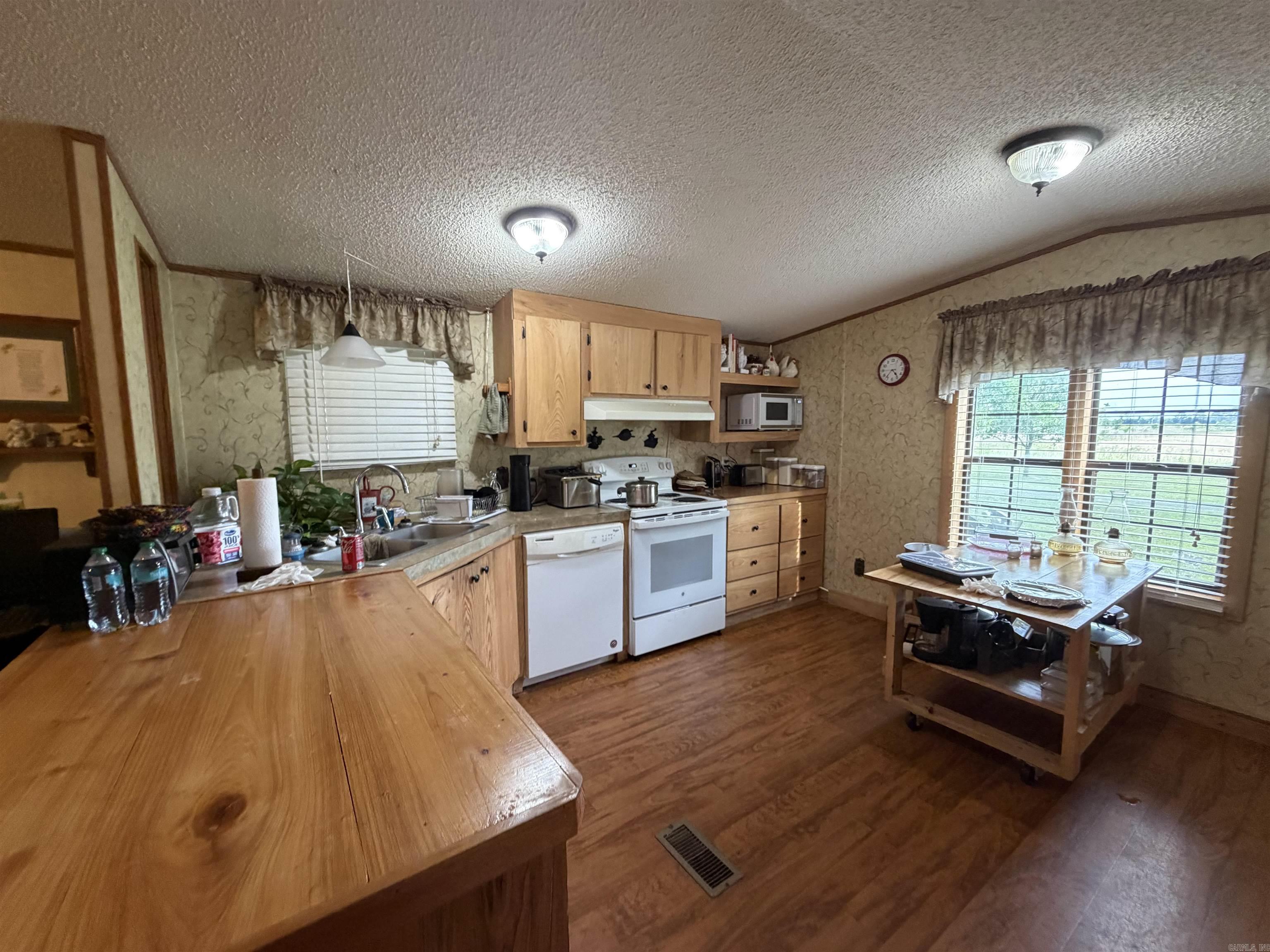 498 Wood Street Property Photo 9