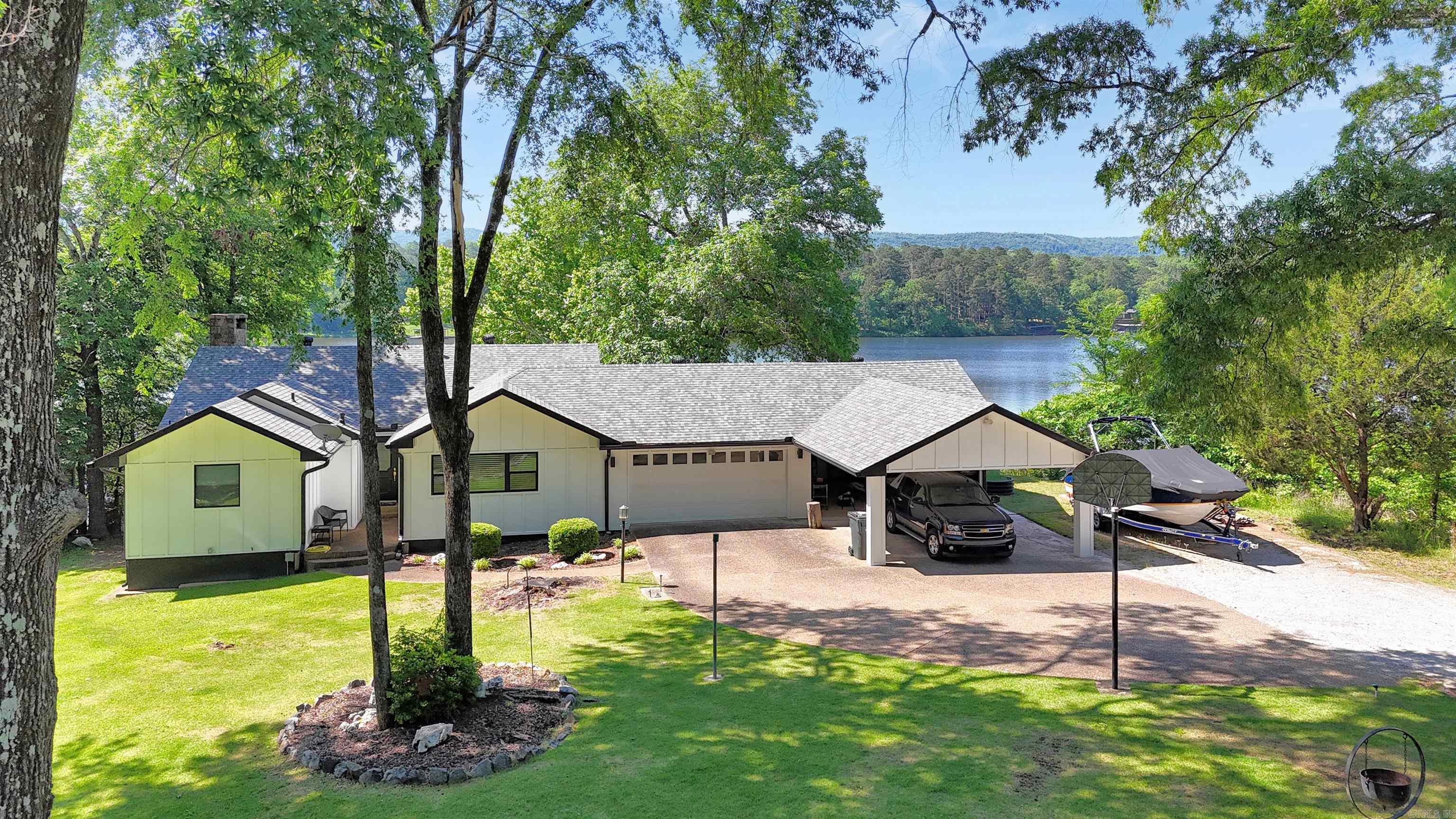 100 Silverwood Point Property Photo 1