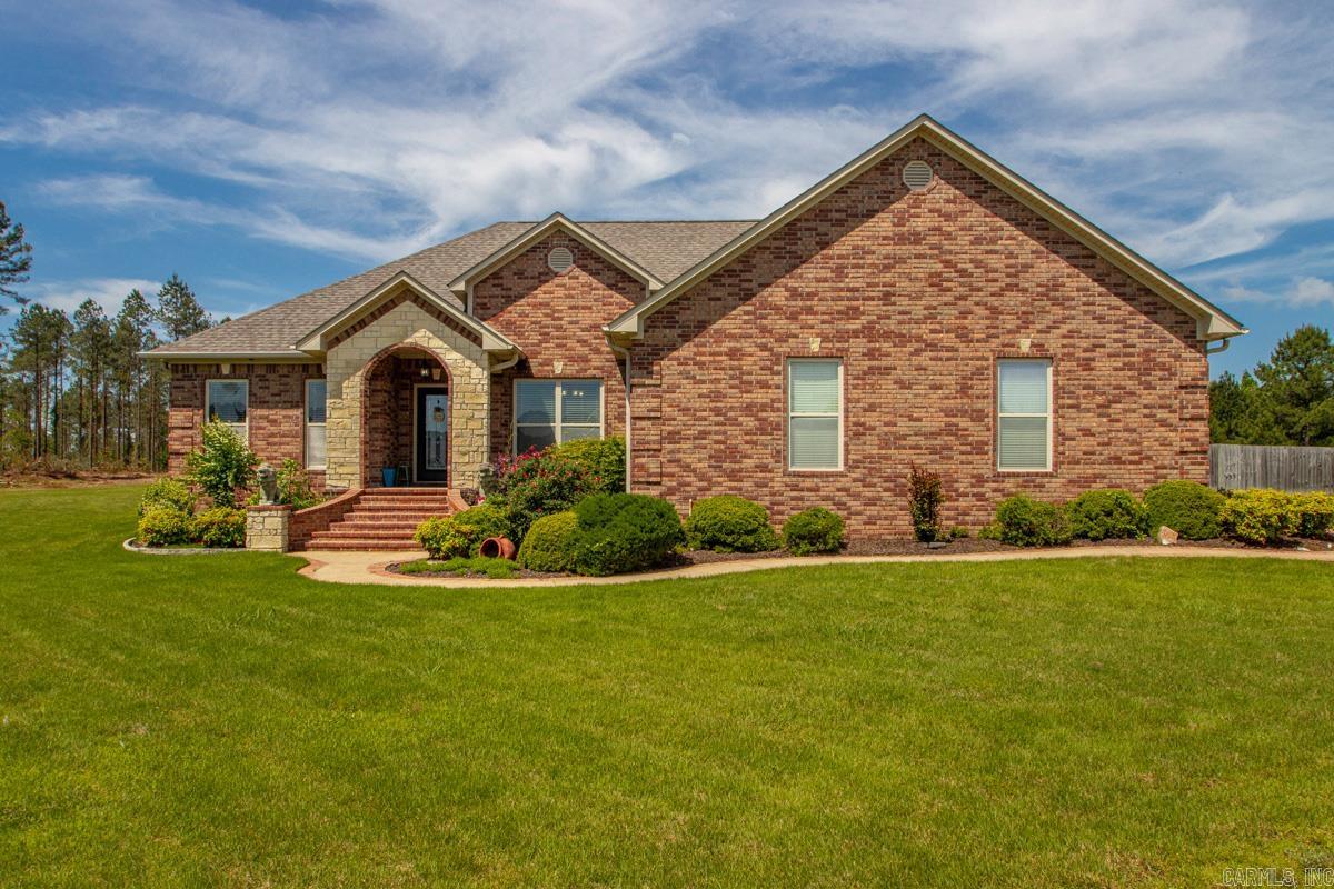 115 Pebble Loop Property Photo 1