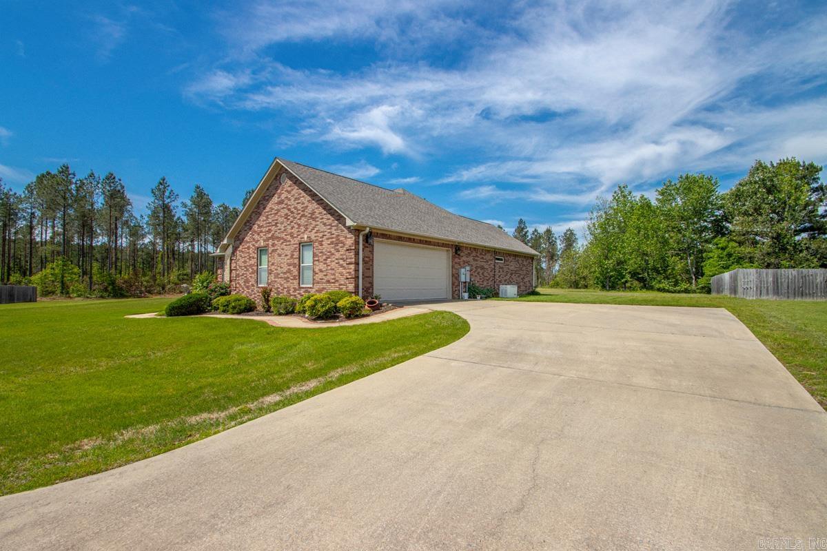 115 Pebble Loop Property Photo 3