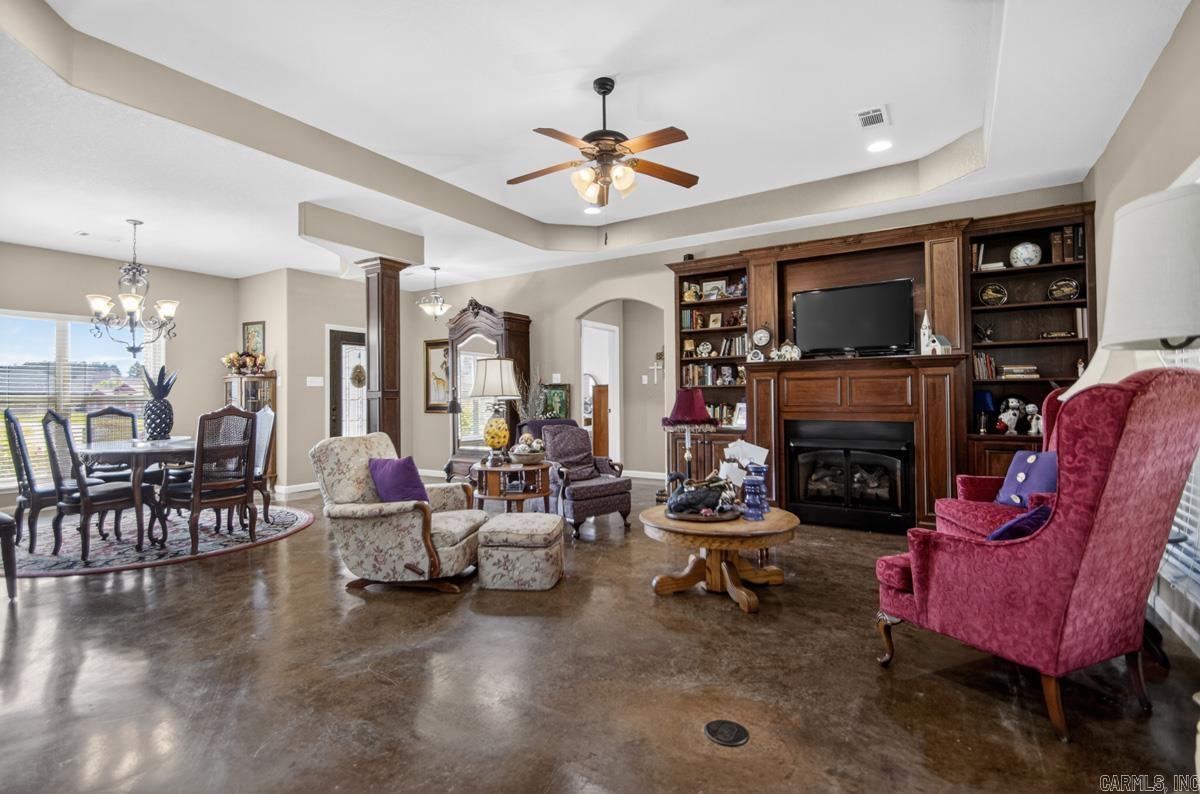 115 Pebble Loop Property Photo 6