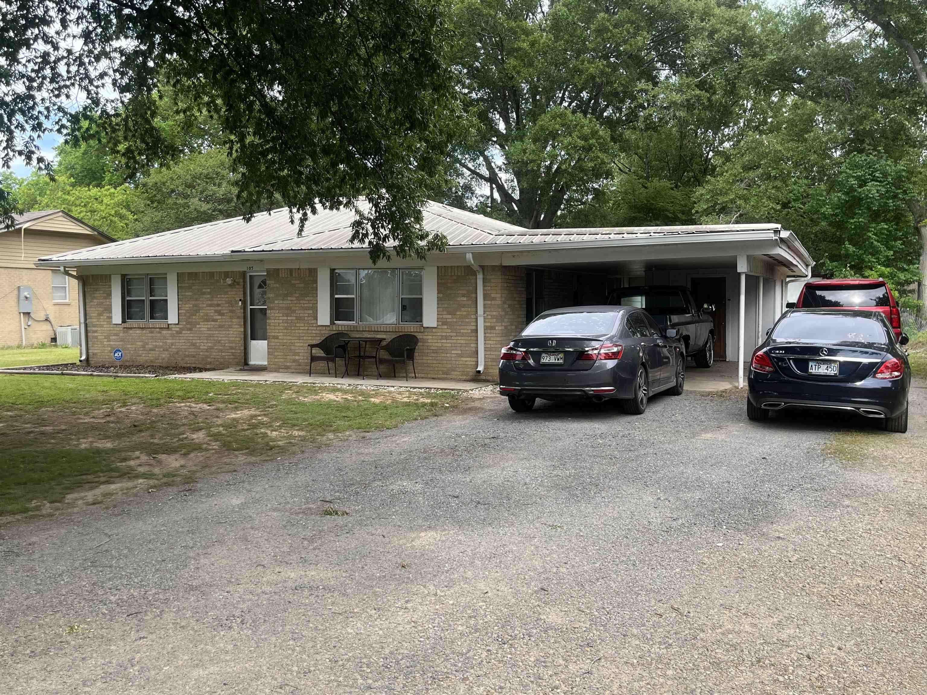 105 S Peterson St Property Photo 2