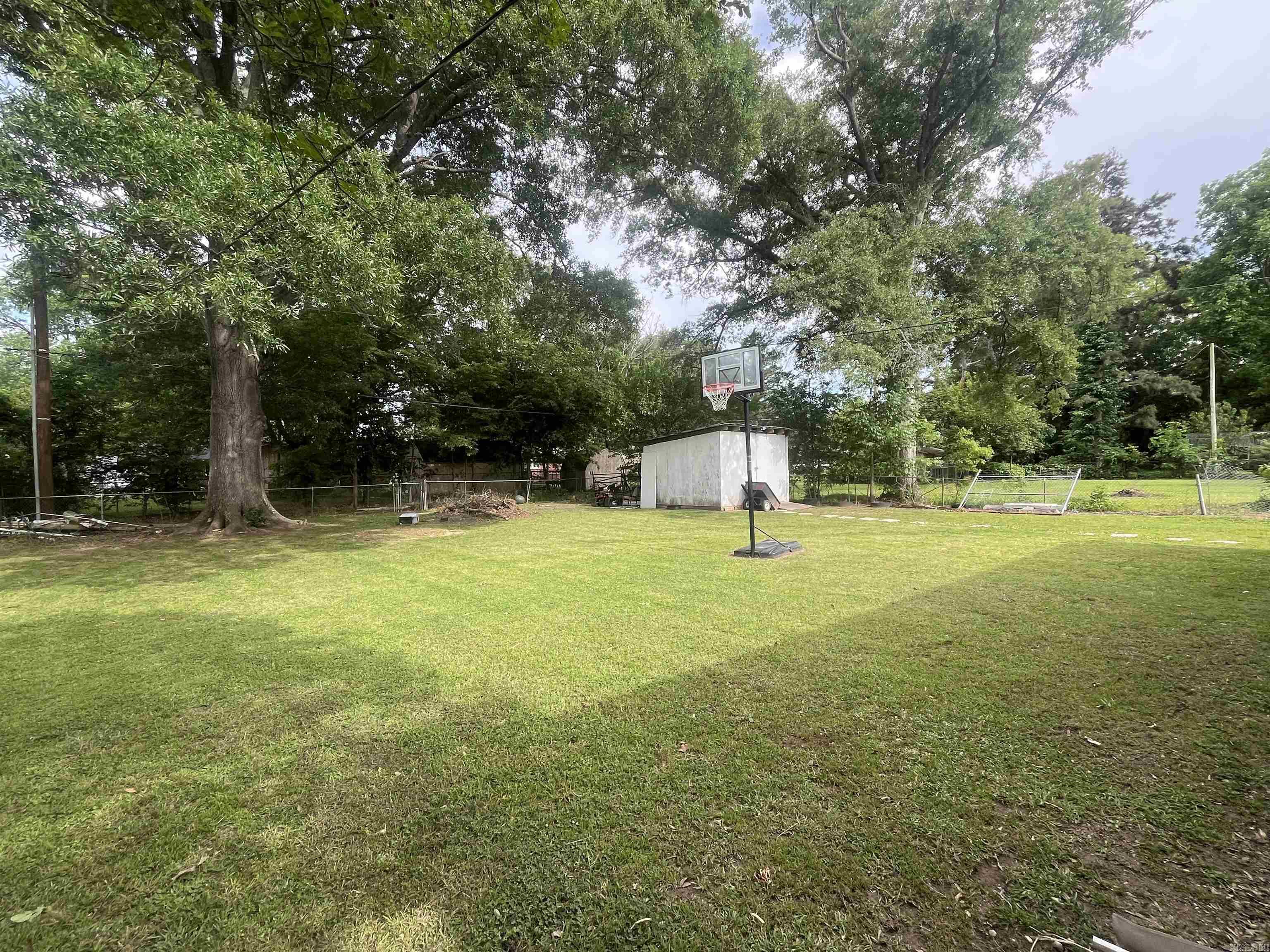 105 S Peterson St Property Photo 23