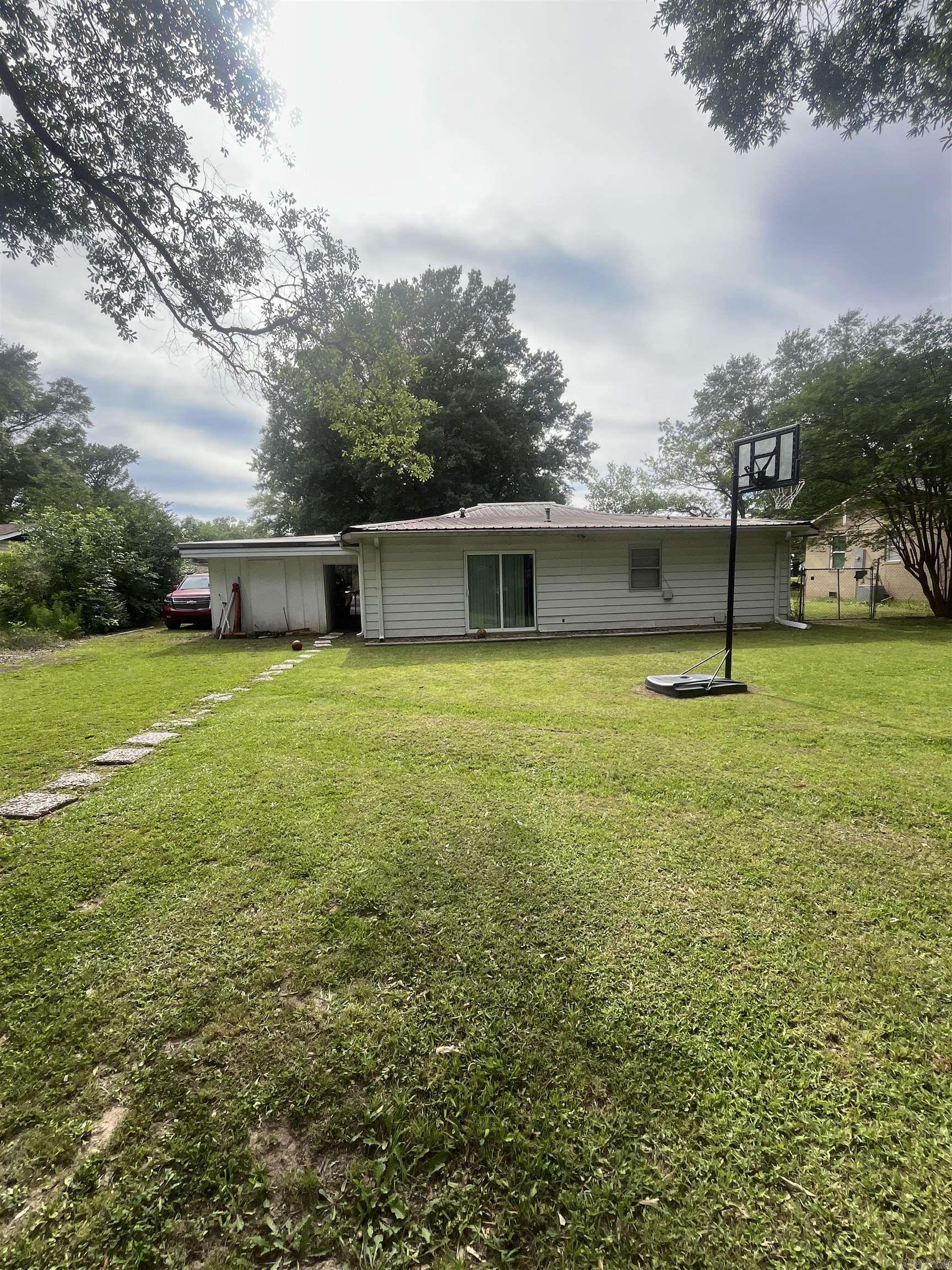 105 S Peterson St Property Photo 25