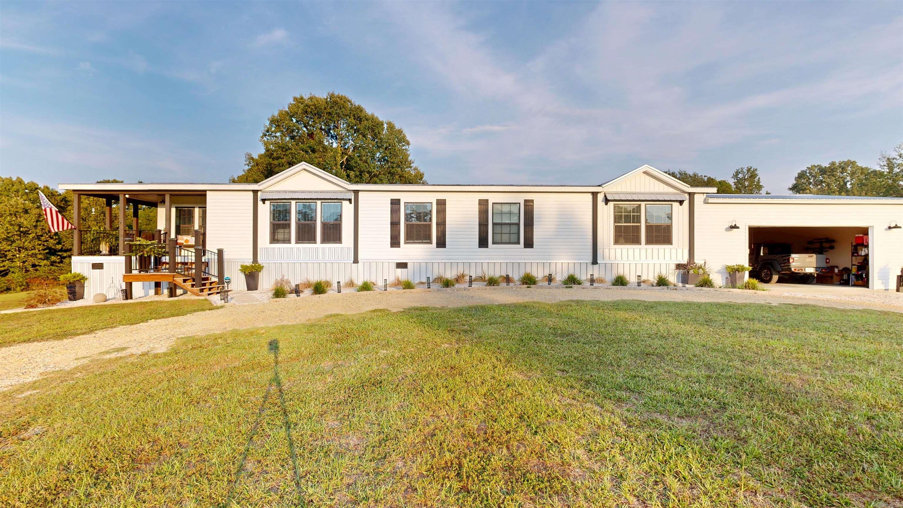 2570 Highway 7 Property Photo 1