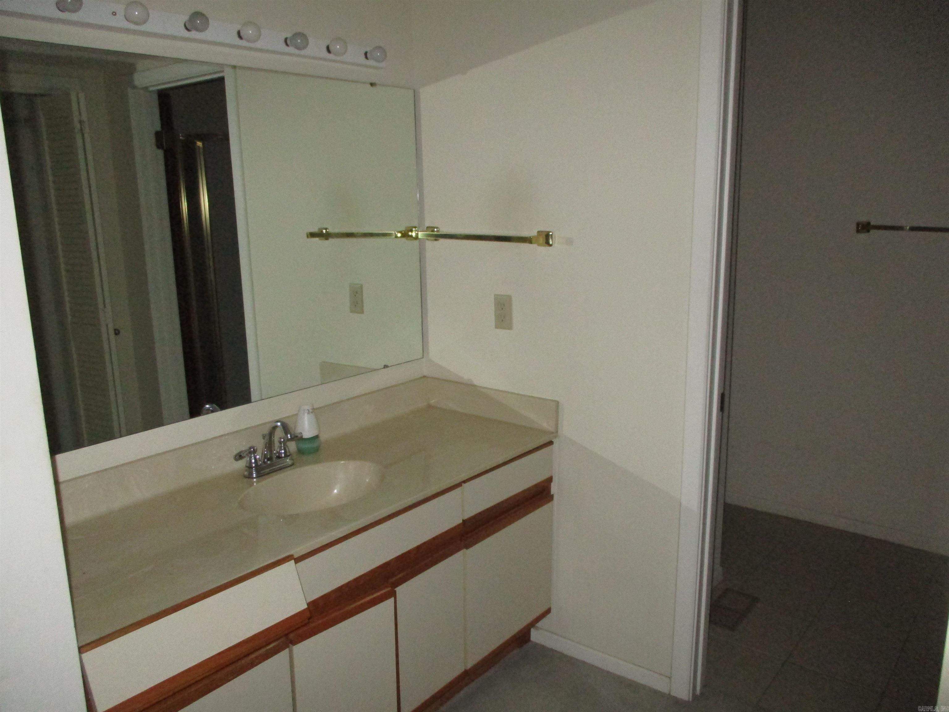 601 Woodlawn Dr. #23 Property Photo 15