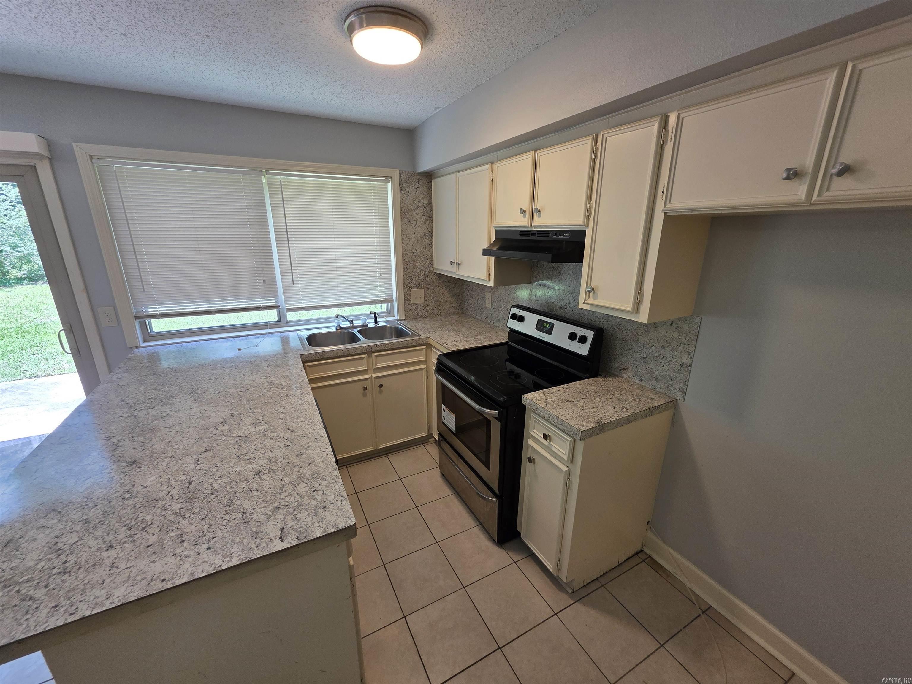 5400 Southboro Drive Property Photo 5