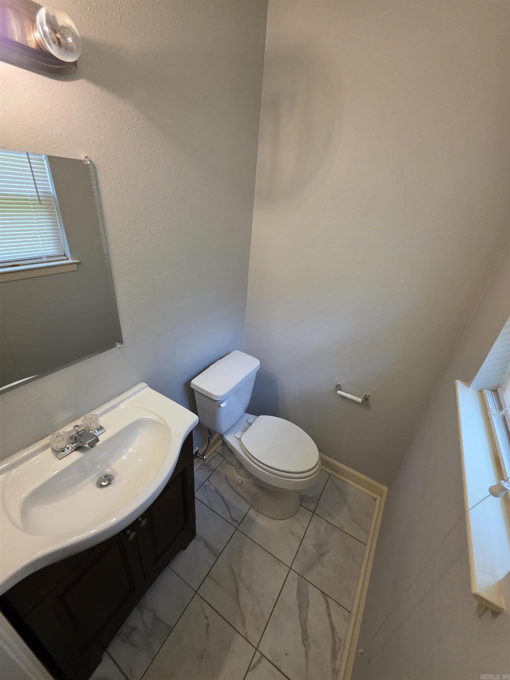 5400 Southboro Drive Property Photo 9