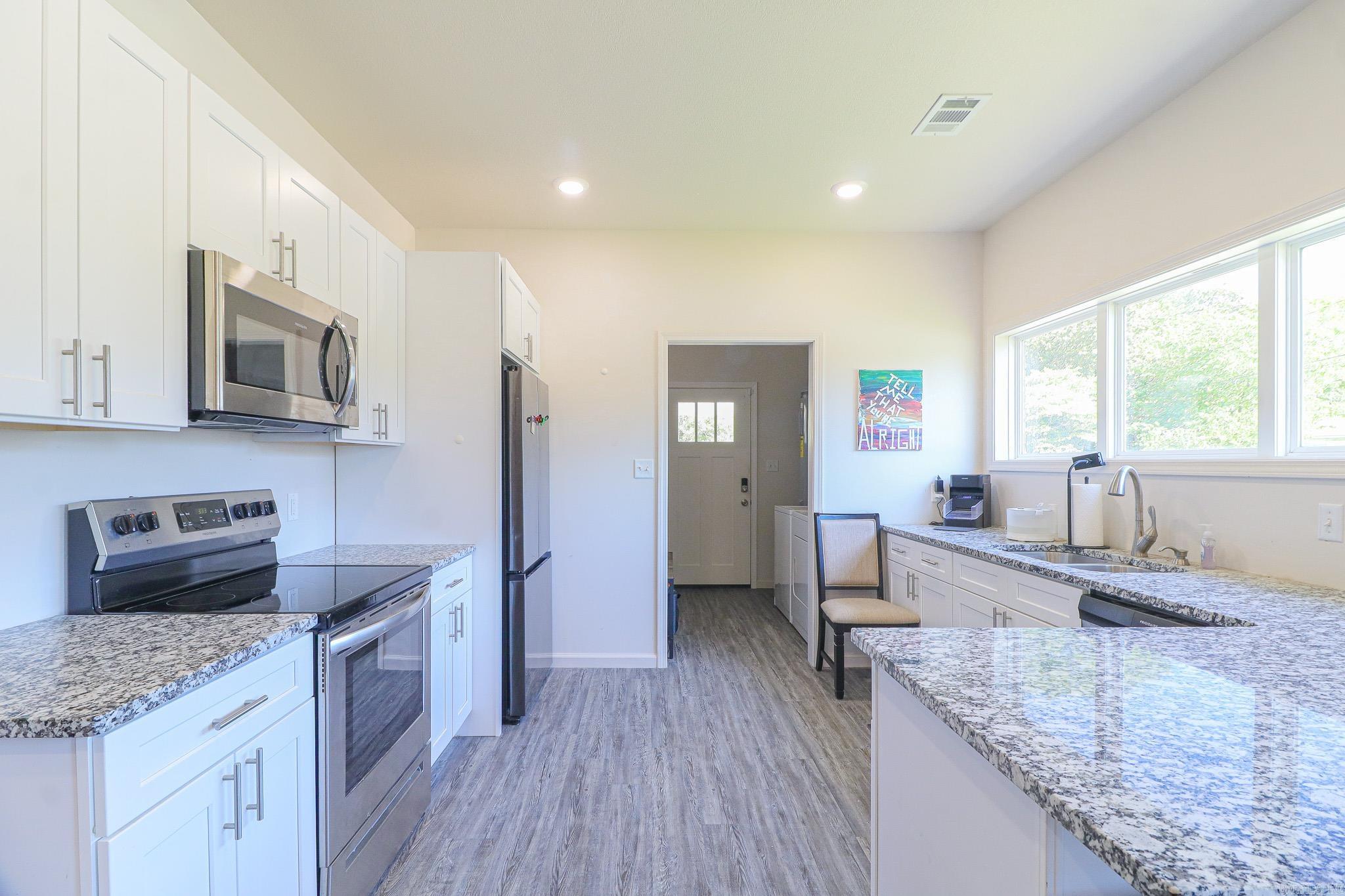 1014 Walnut Property Photo 4
