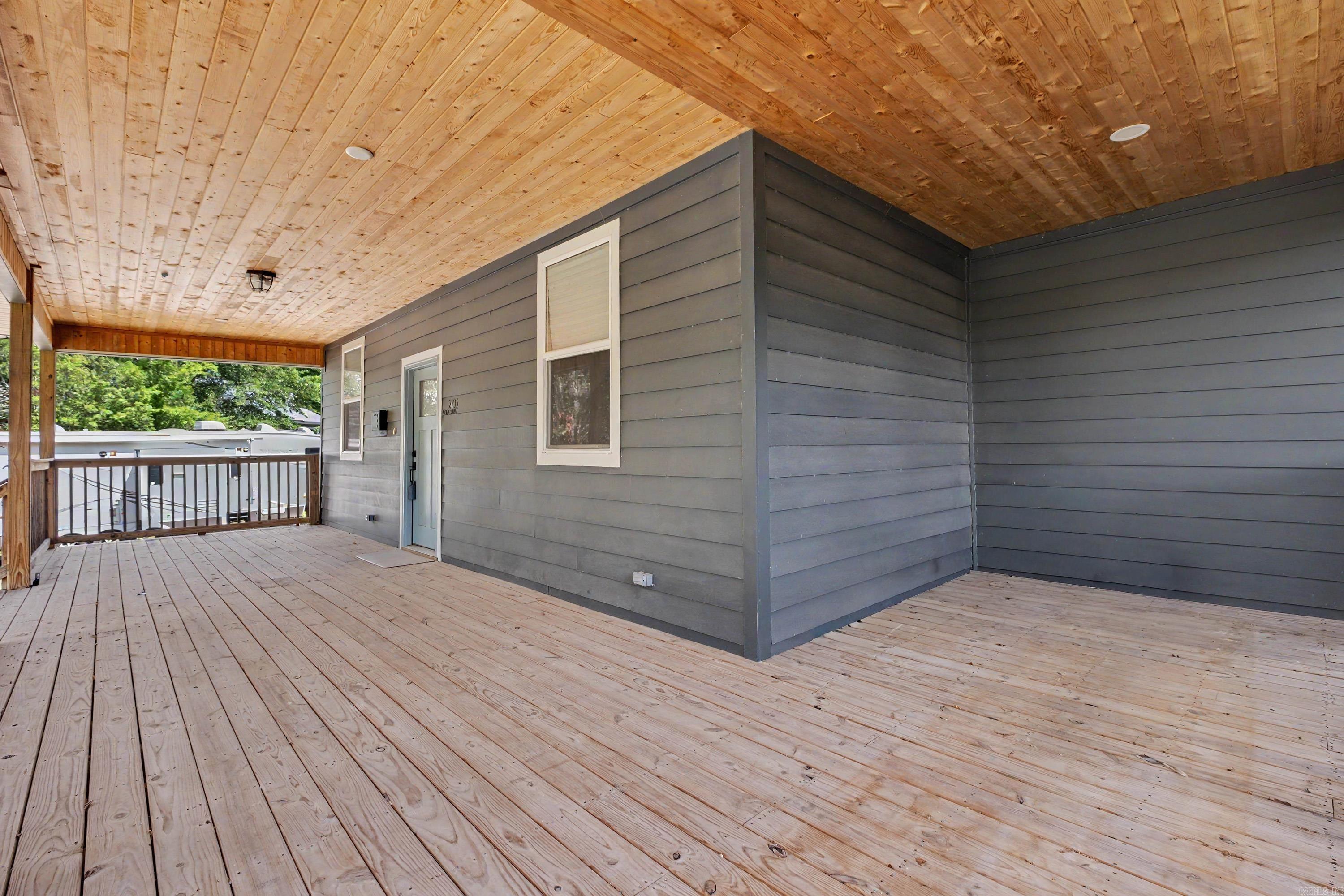 2103 Wolfe Street Property Photo 4