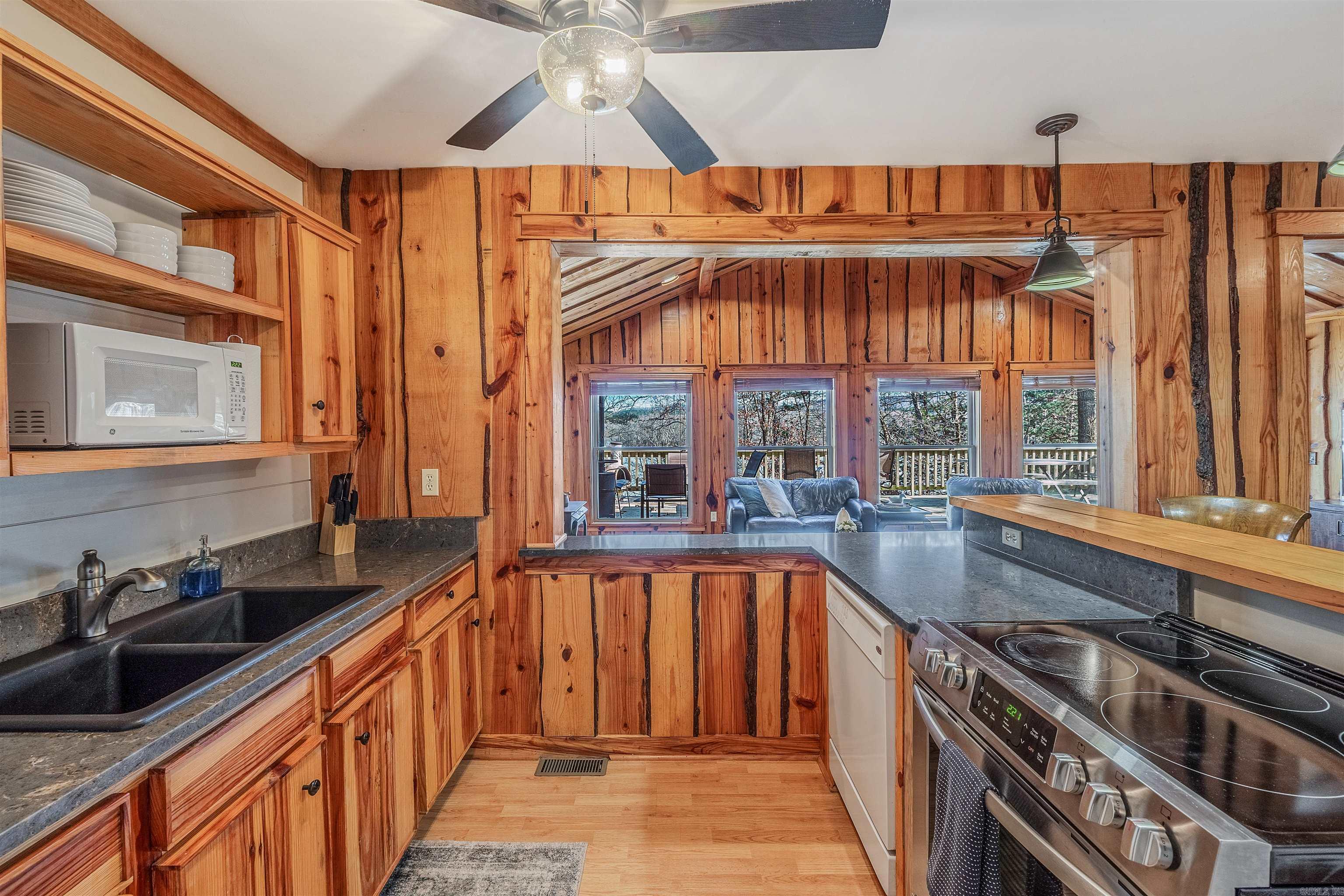 114 Sills Cove Property Photo 8