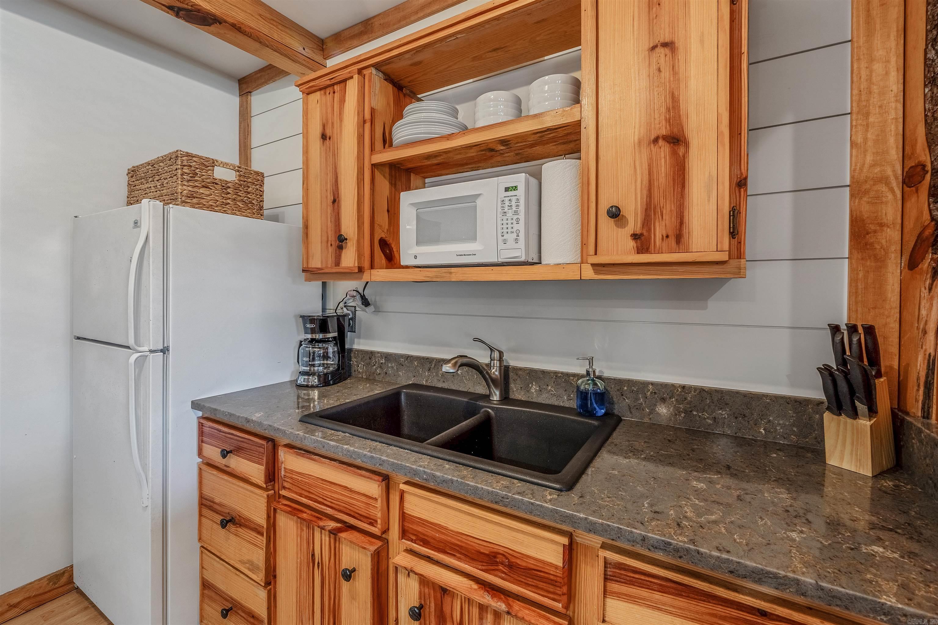 114 Sills Cove Property Photo 9