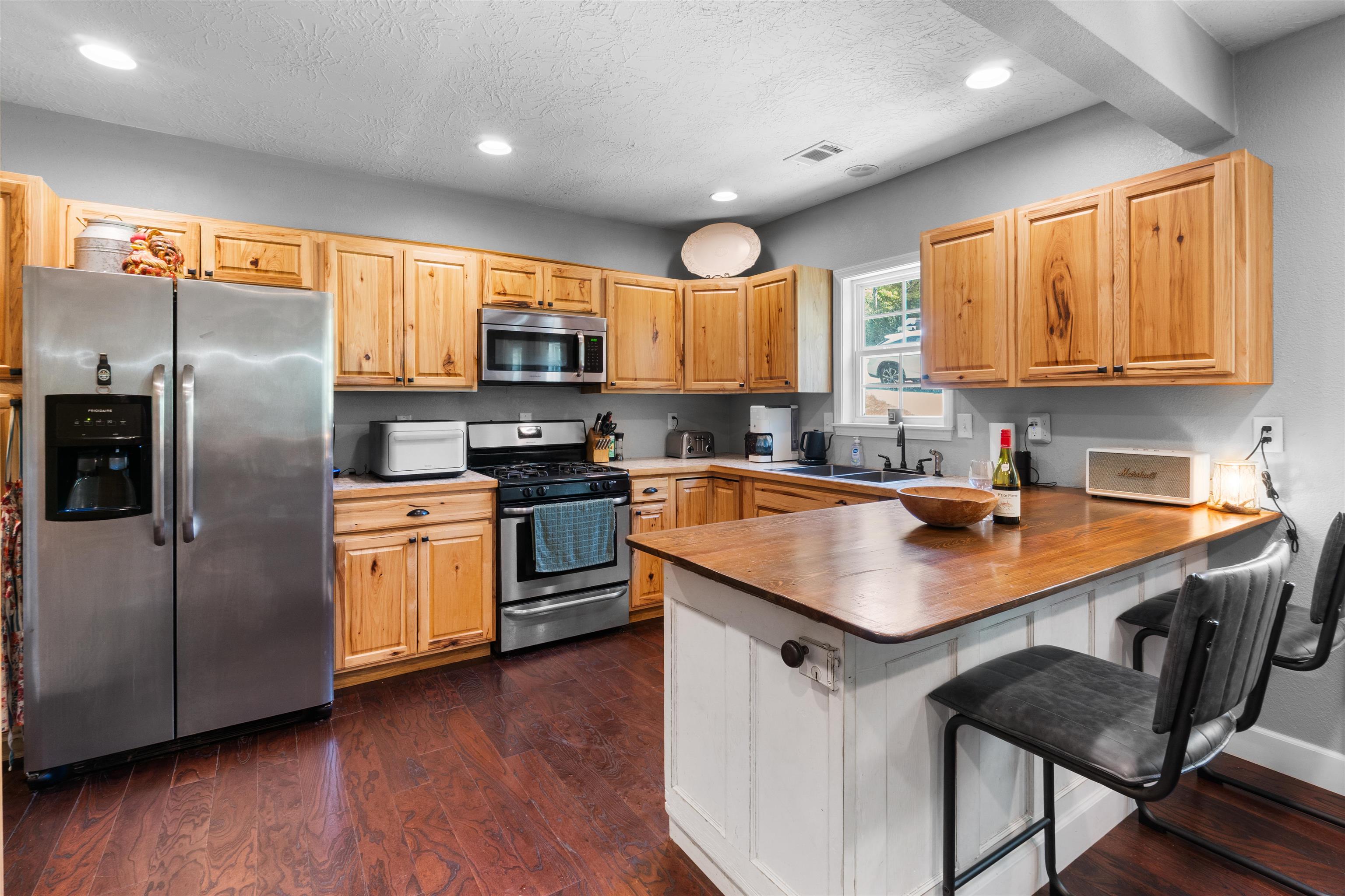18 Sharp Lane Property Photo 6
