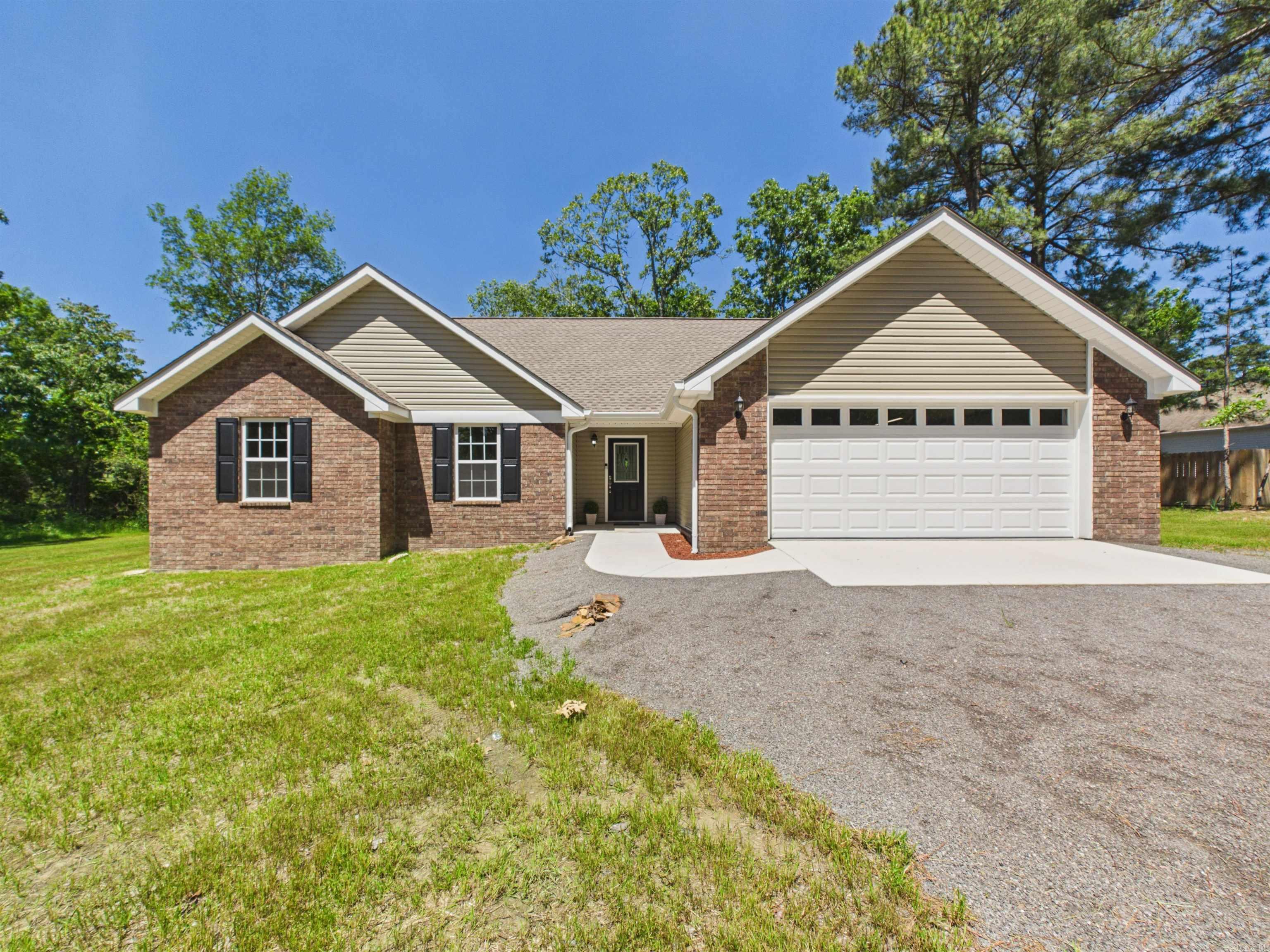 100 Shackleford Dr Property Photo 1