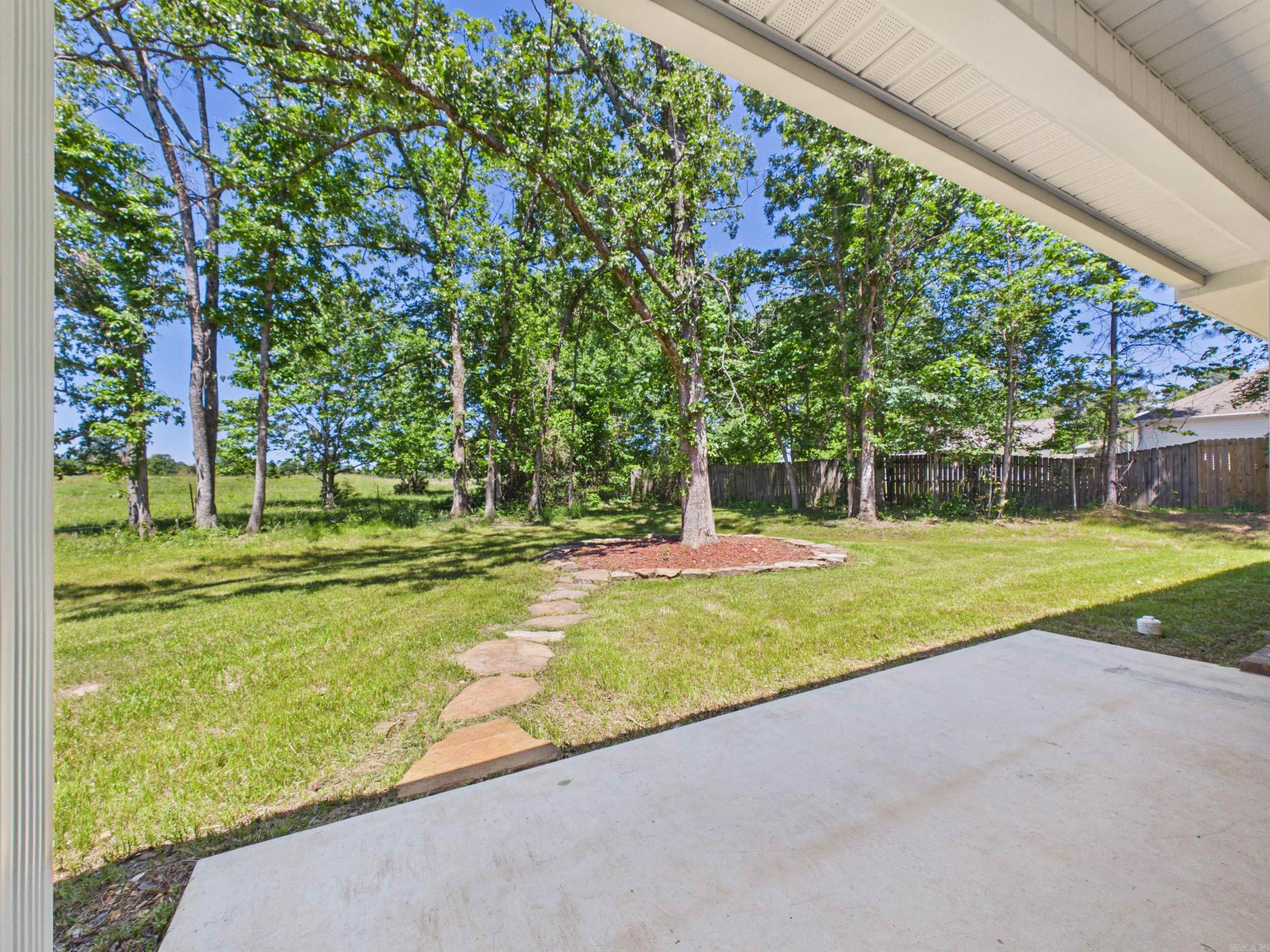 100 Shackleford Dr Property Photo 4
