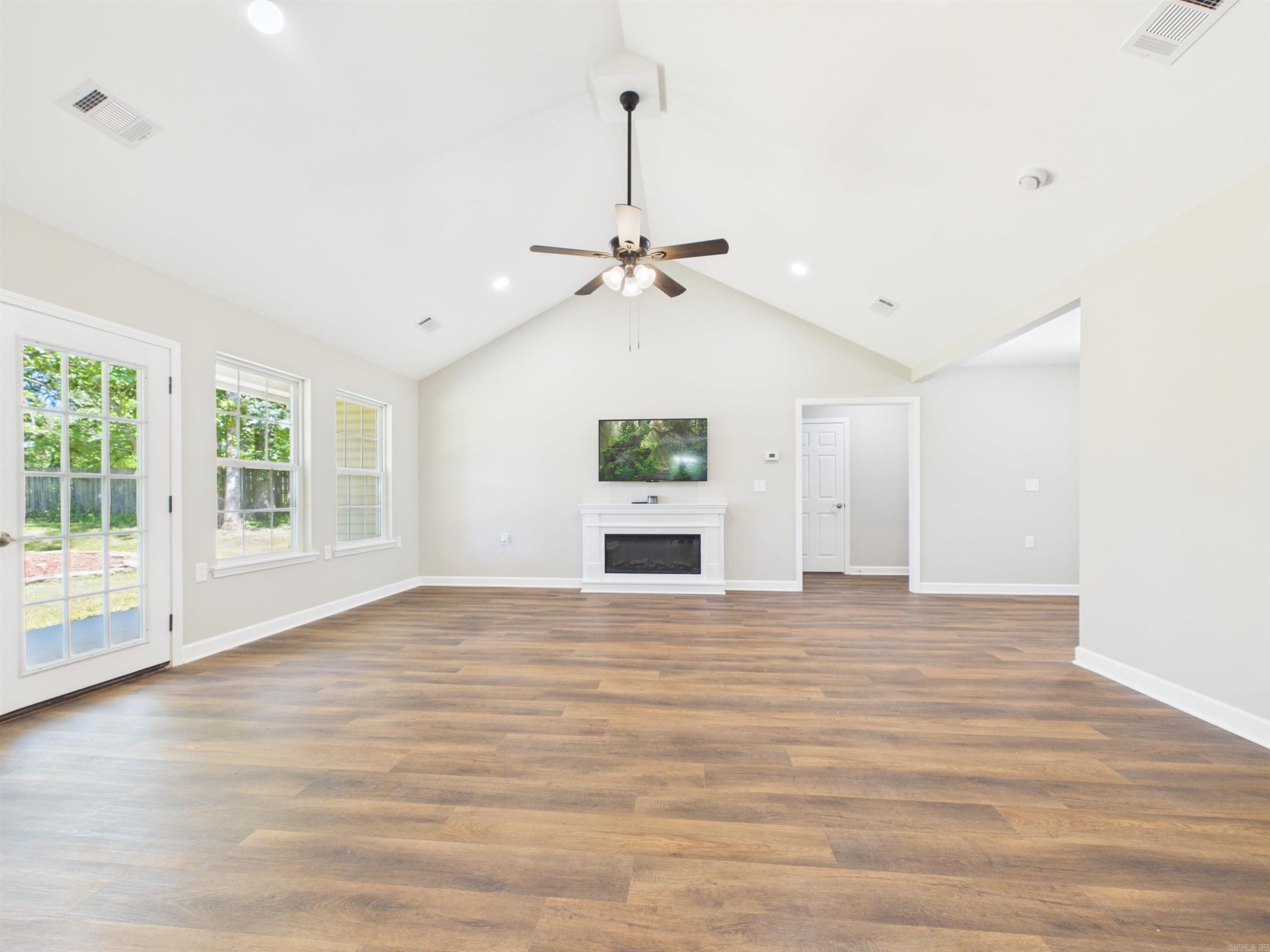 100 Shackleford Dr Property Photo 8