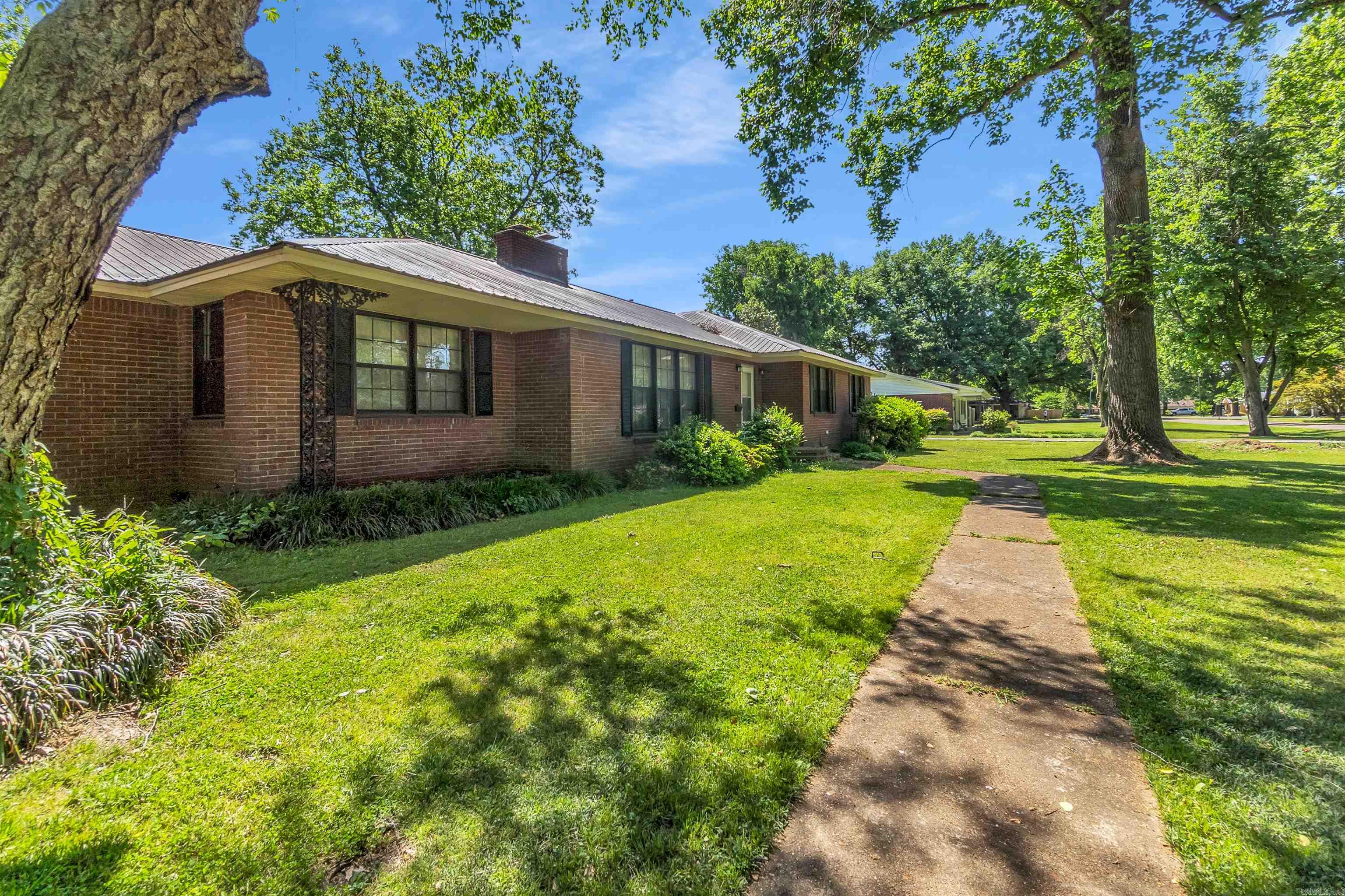 127 East Drive Property Photo 2