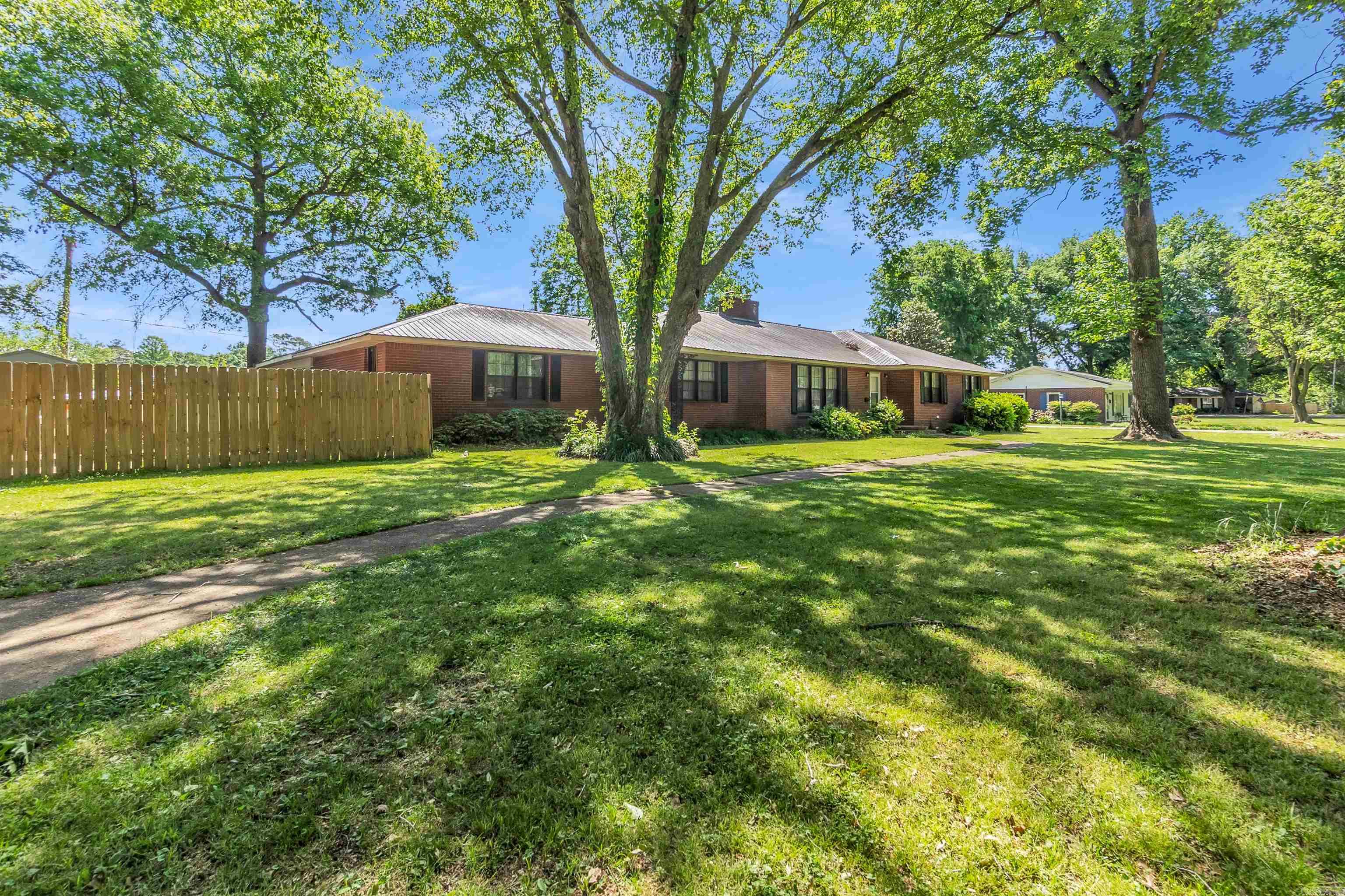 127 East Drive Property Photo 3