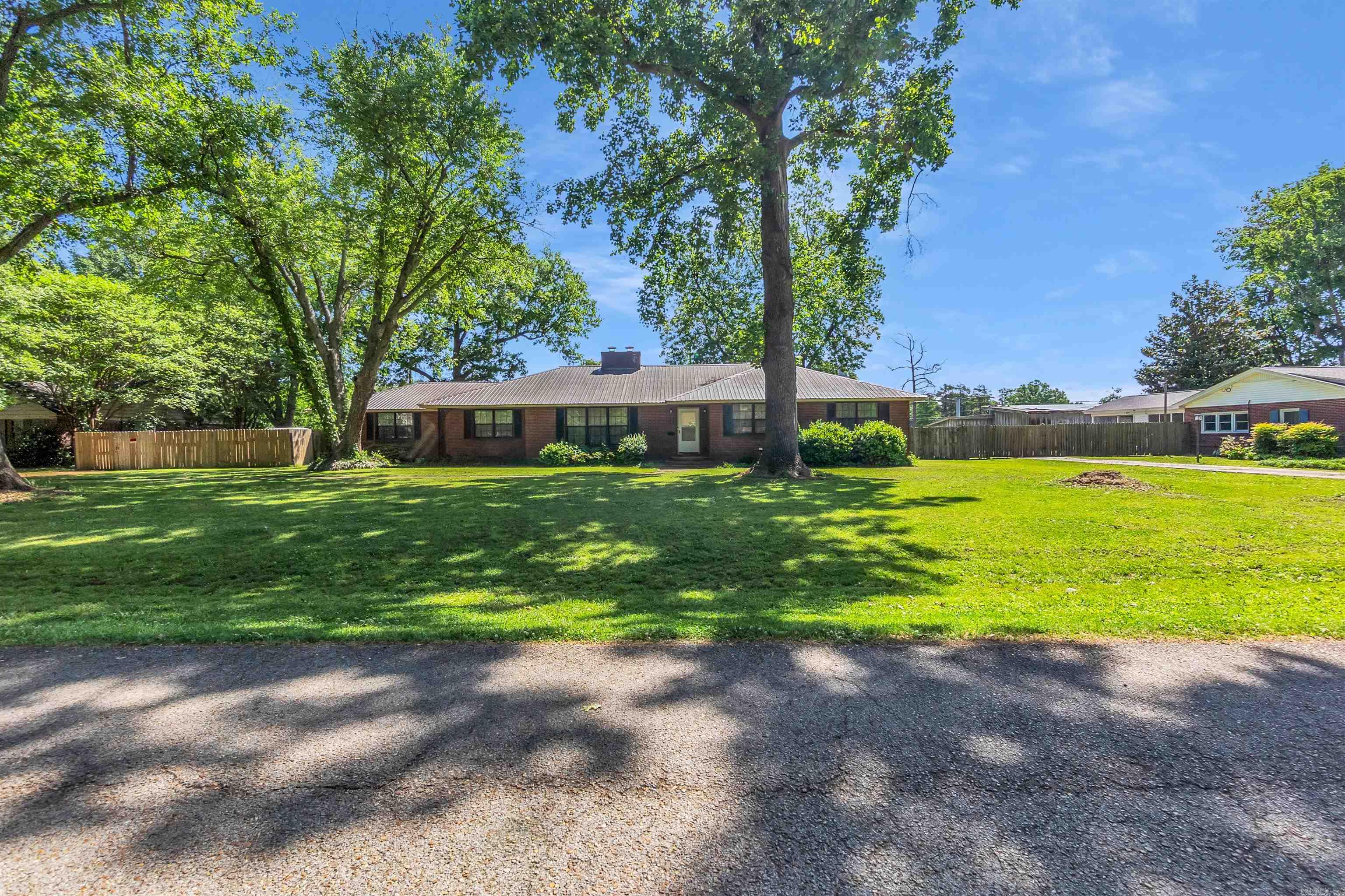 127 East Drive Property Photo 5