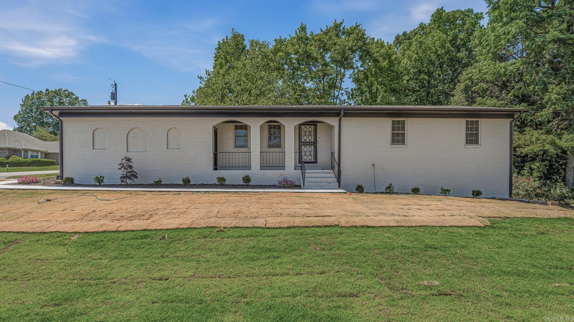 2101 Wildrose Ln Property Photo 1