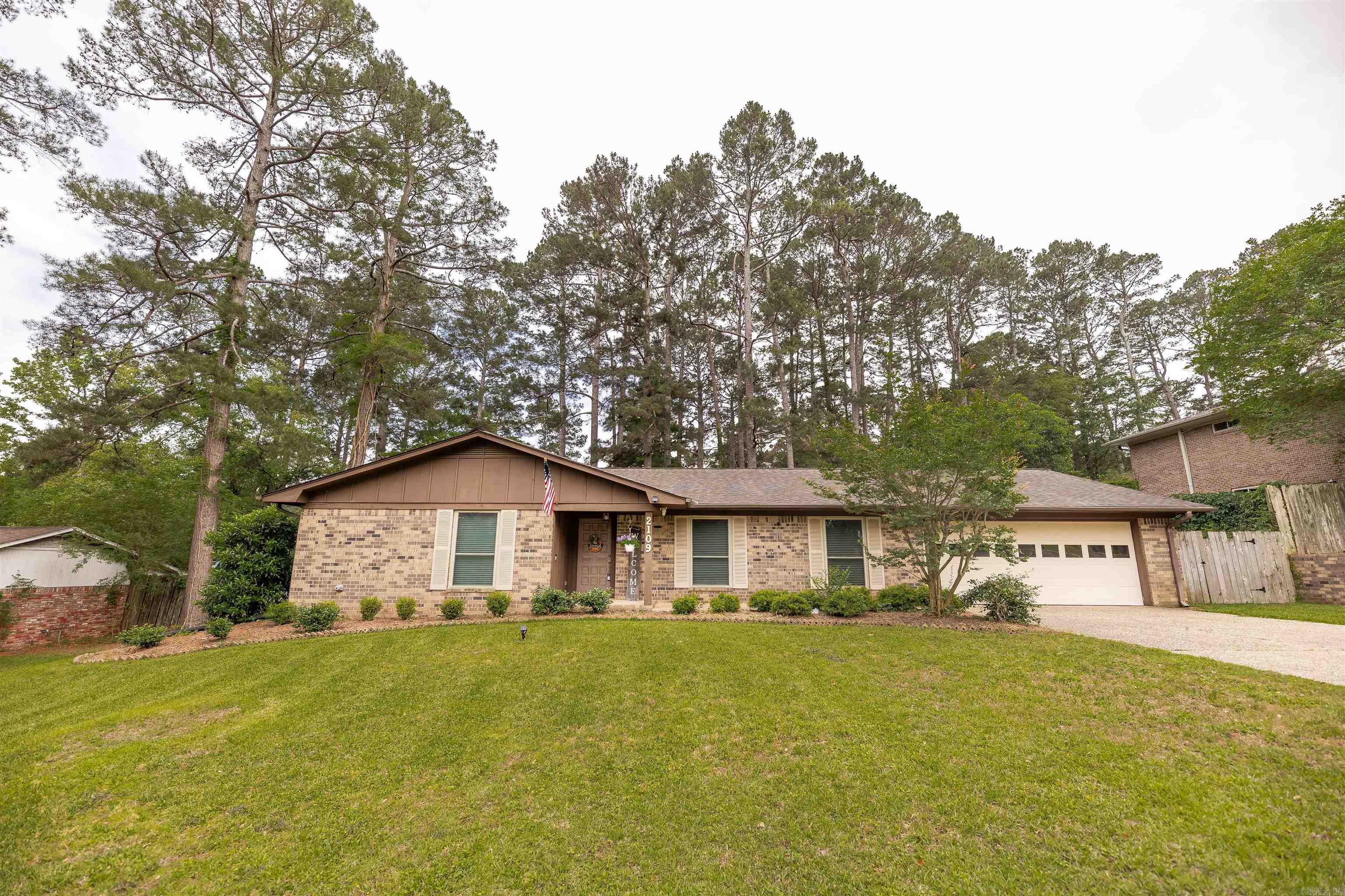 2109 Pinewood Drive Property Photo 1