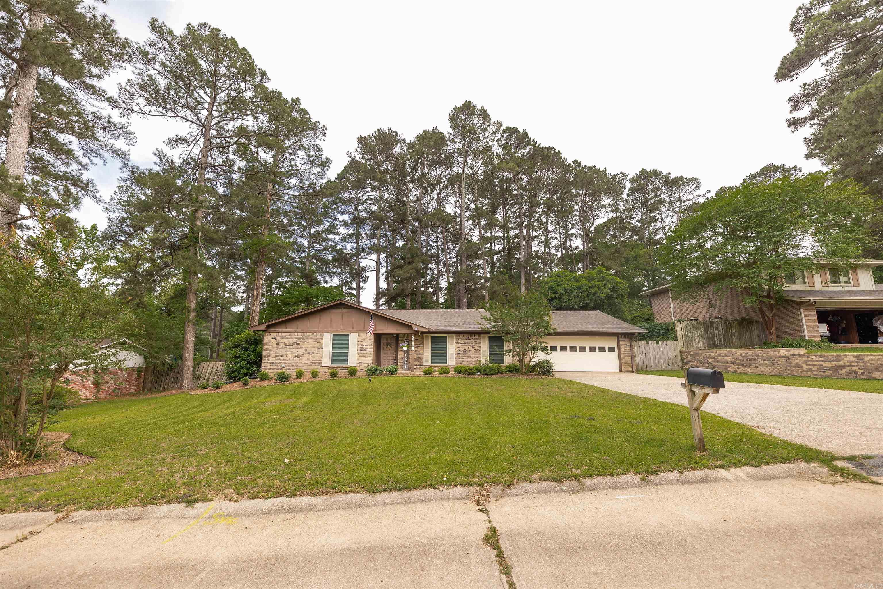 2109 Pinewood Drive Property Photo 2