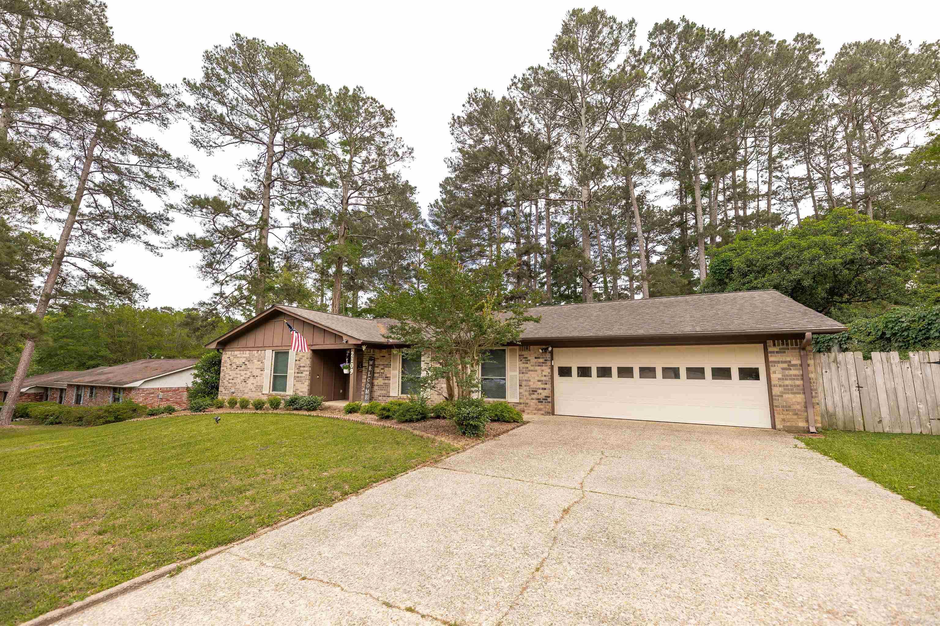 2109 Pinewood Drive Property Photo 3