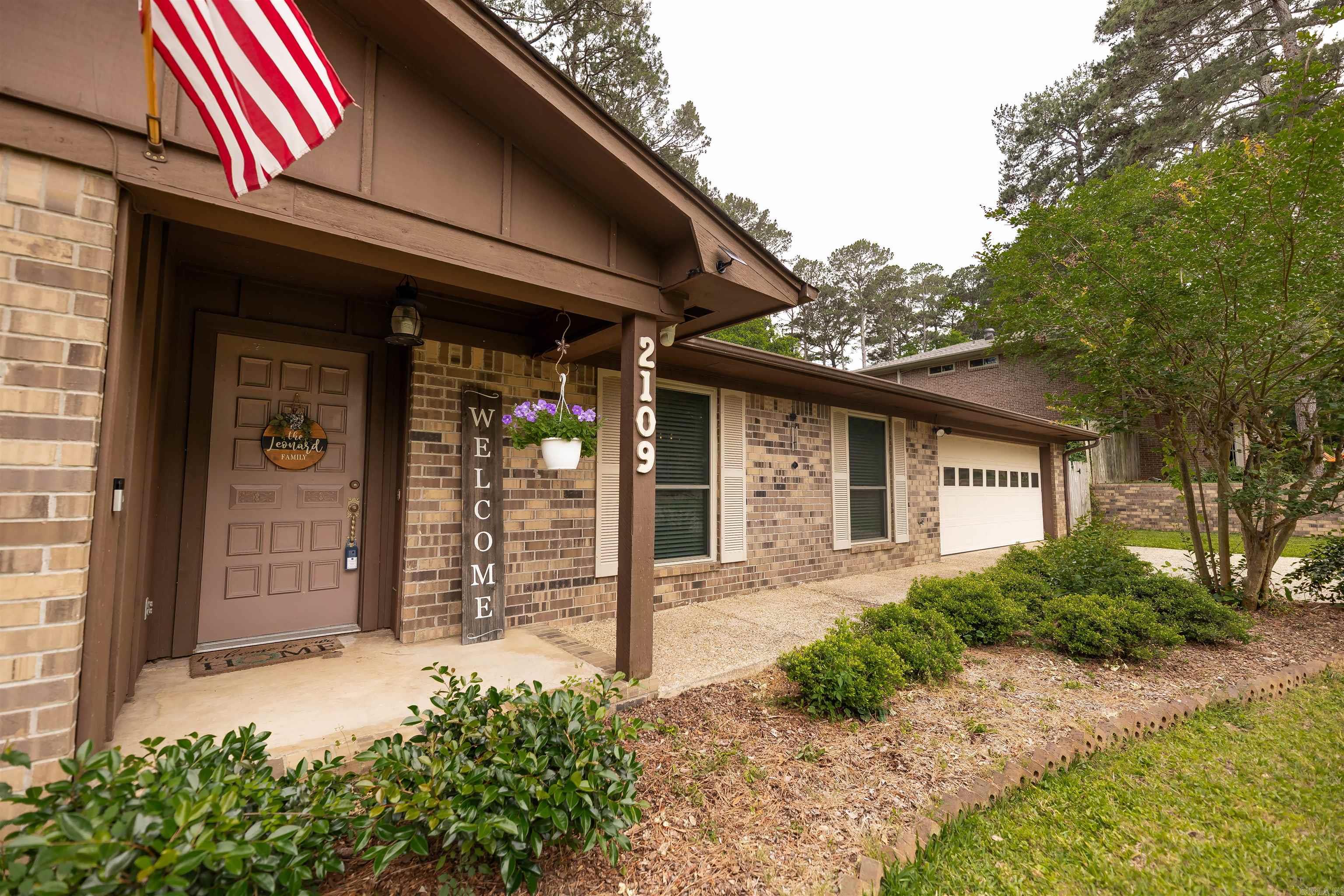 2109 Pinewood Drive Property Photo 4