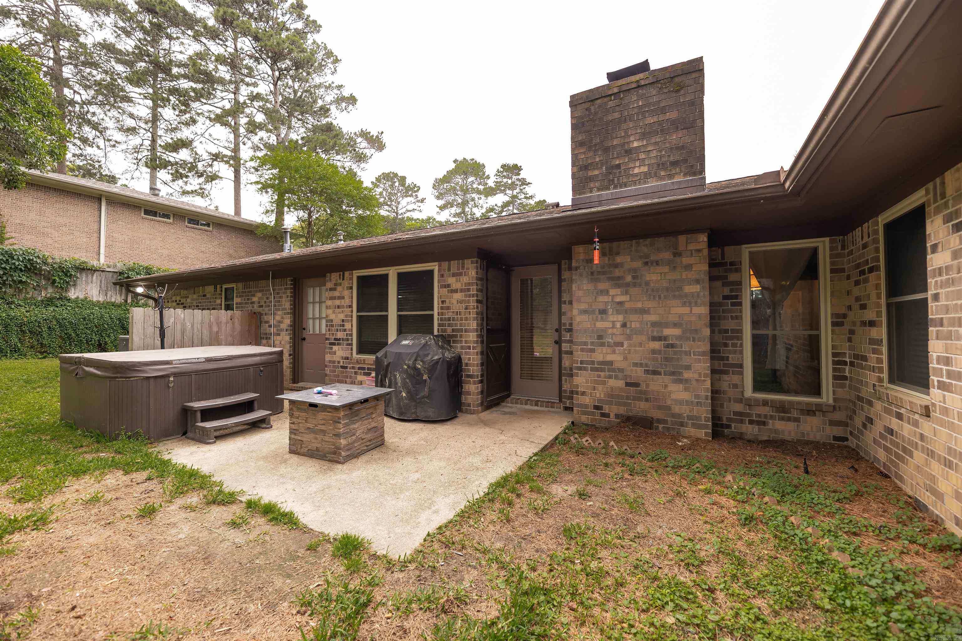 2109 Pinewood Drive Property Photo 5