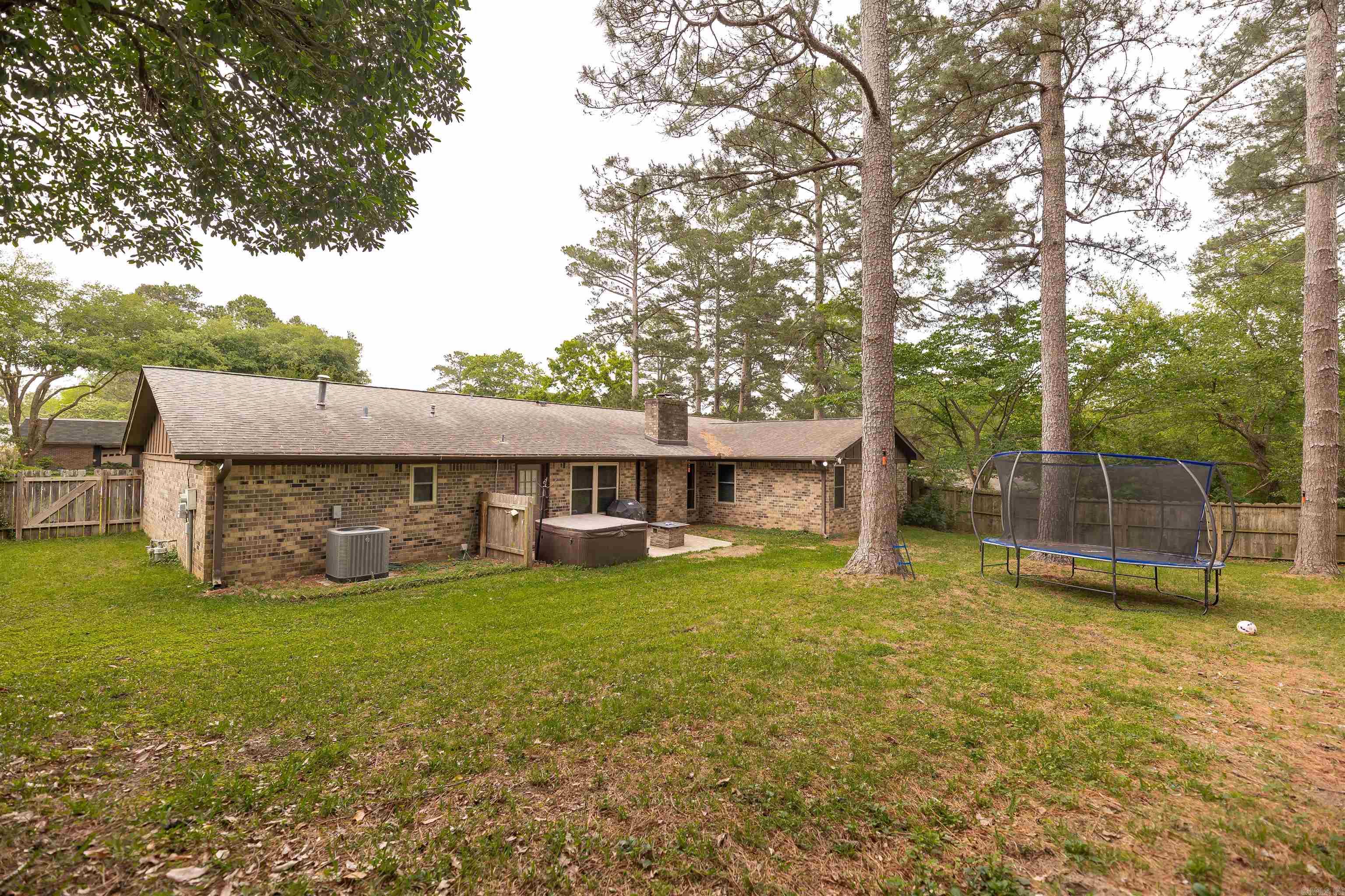 2109 Pinewood Drive Property Photo 7