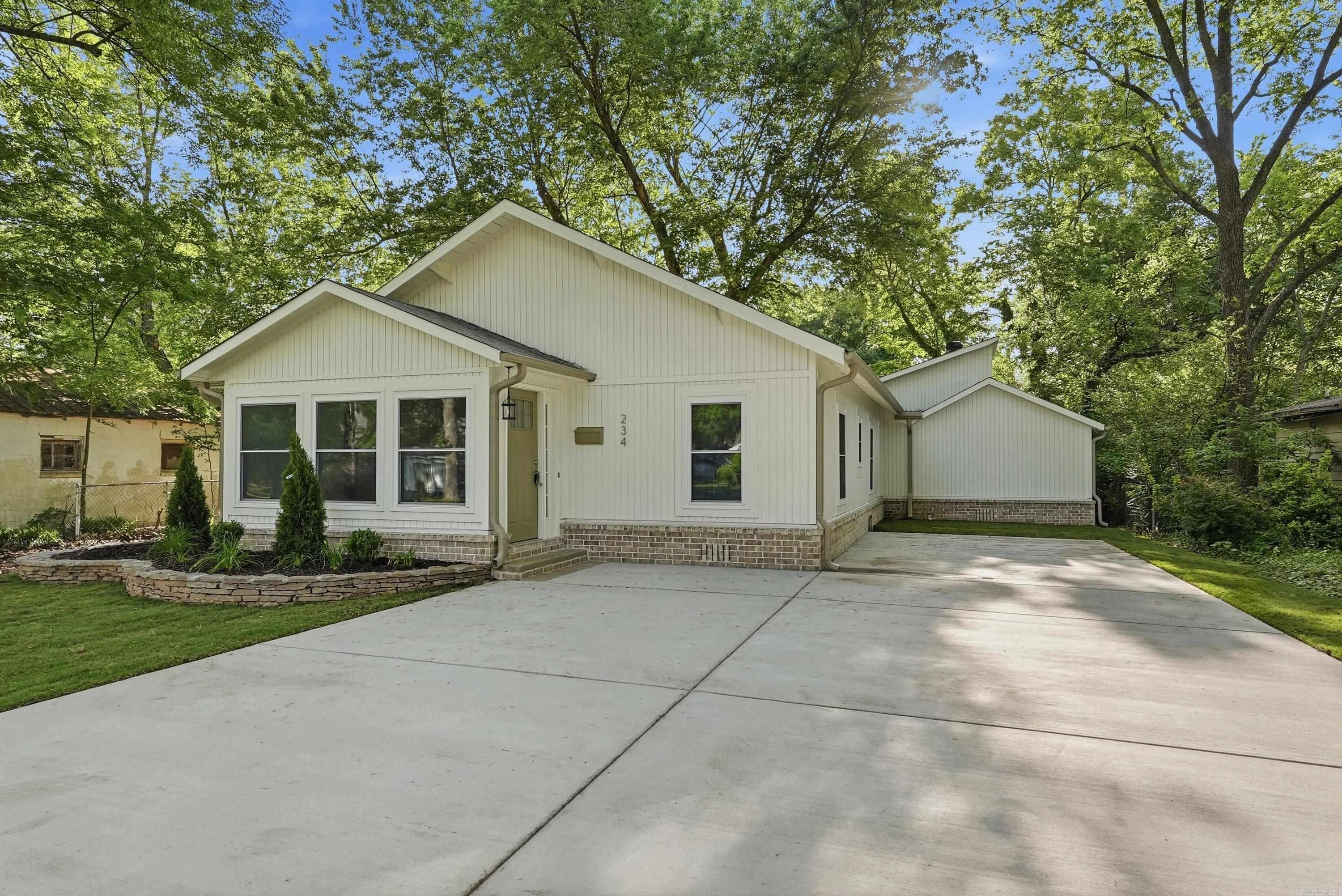 234 Conway Boulevard Property Photo 4