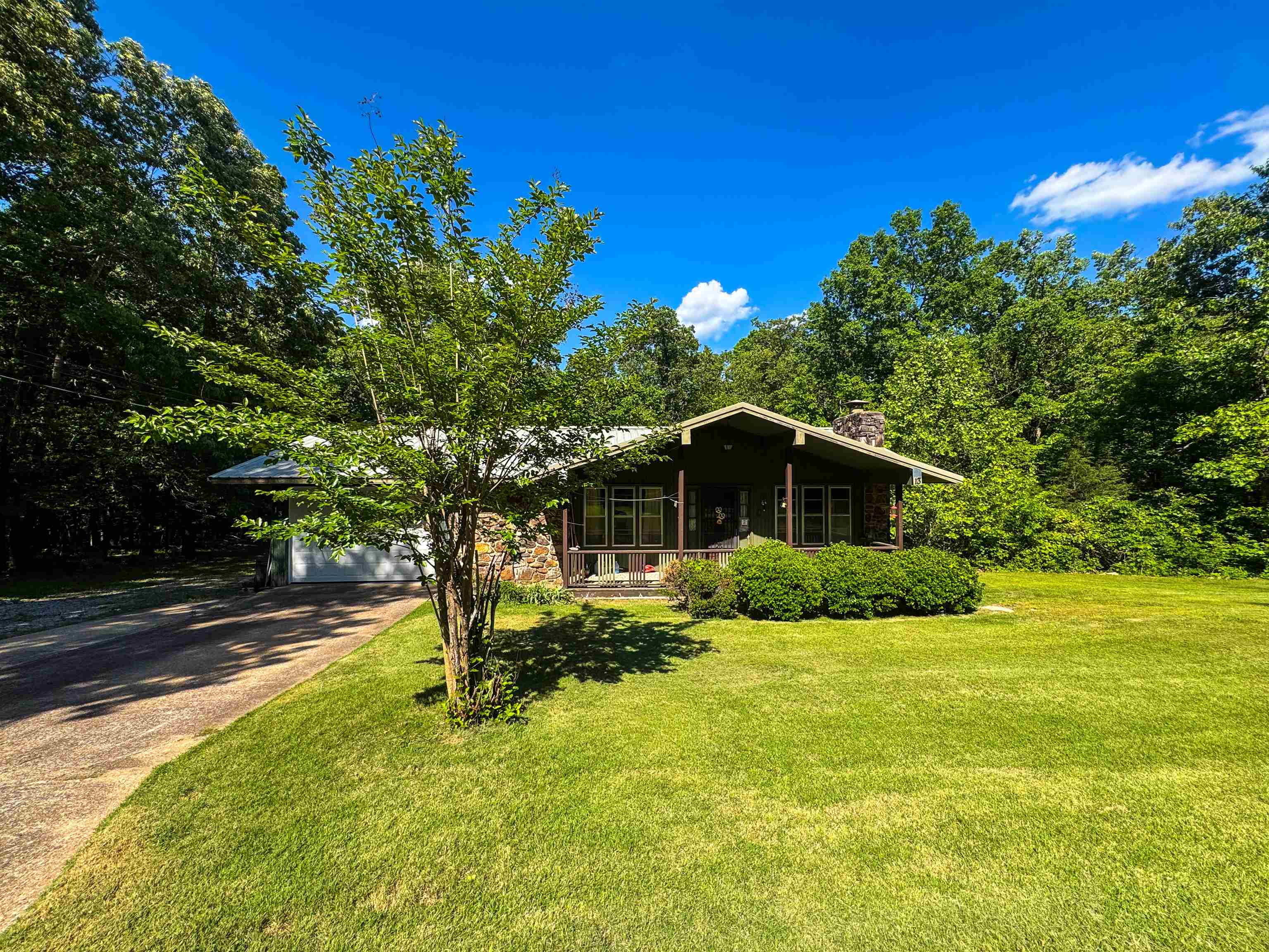 13 Iowa Drive Property Photo 1