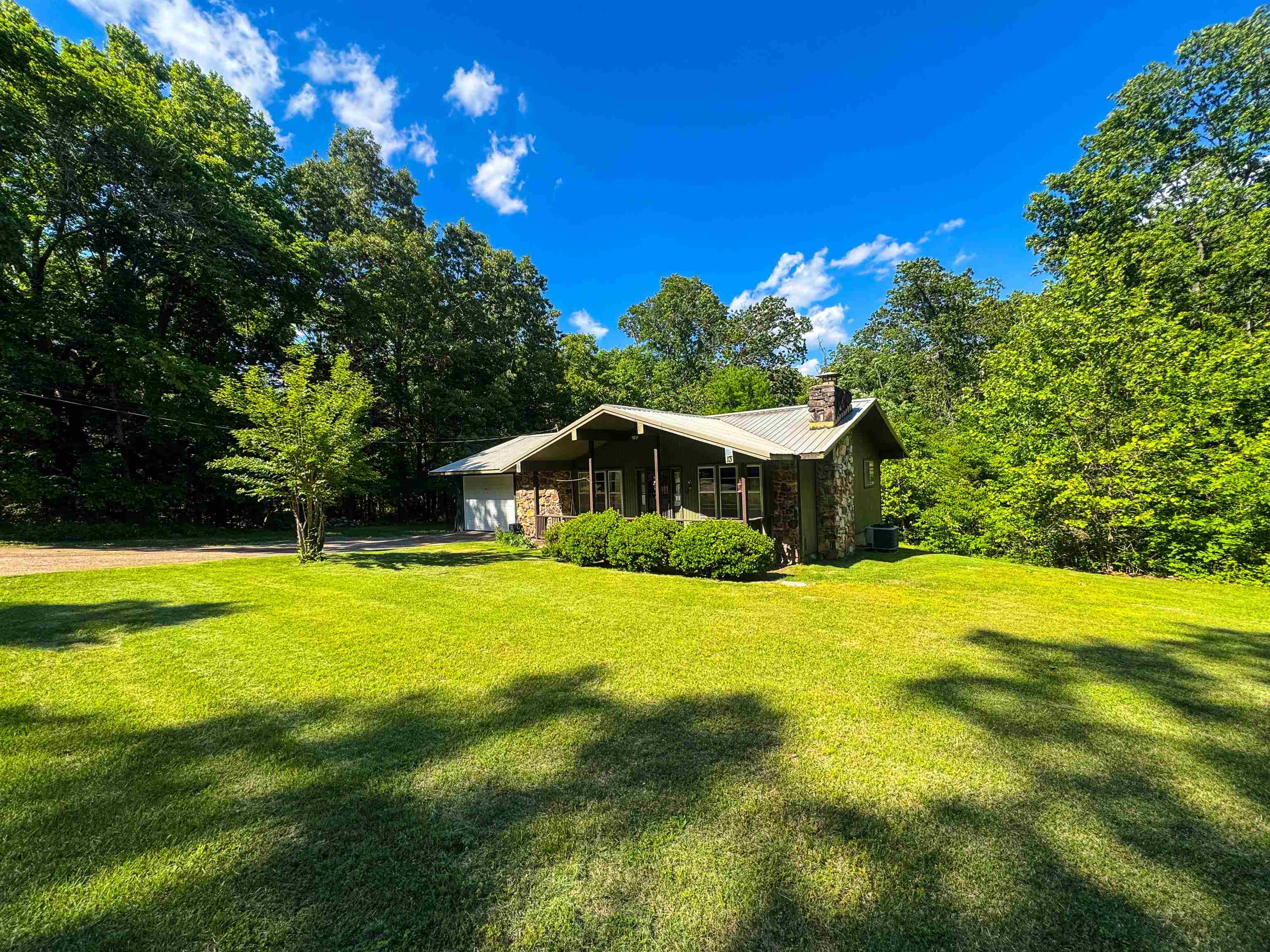 13 Iowa Drive Property Photo 2
