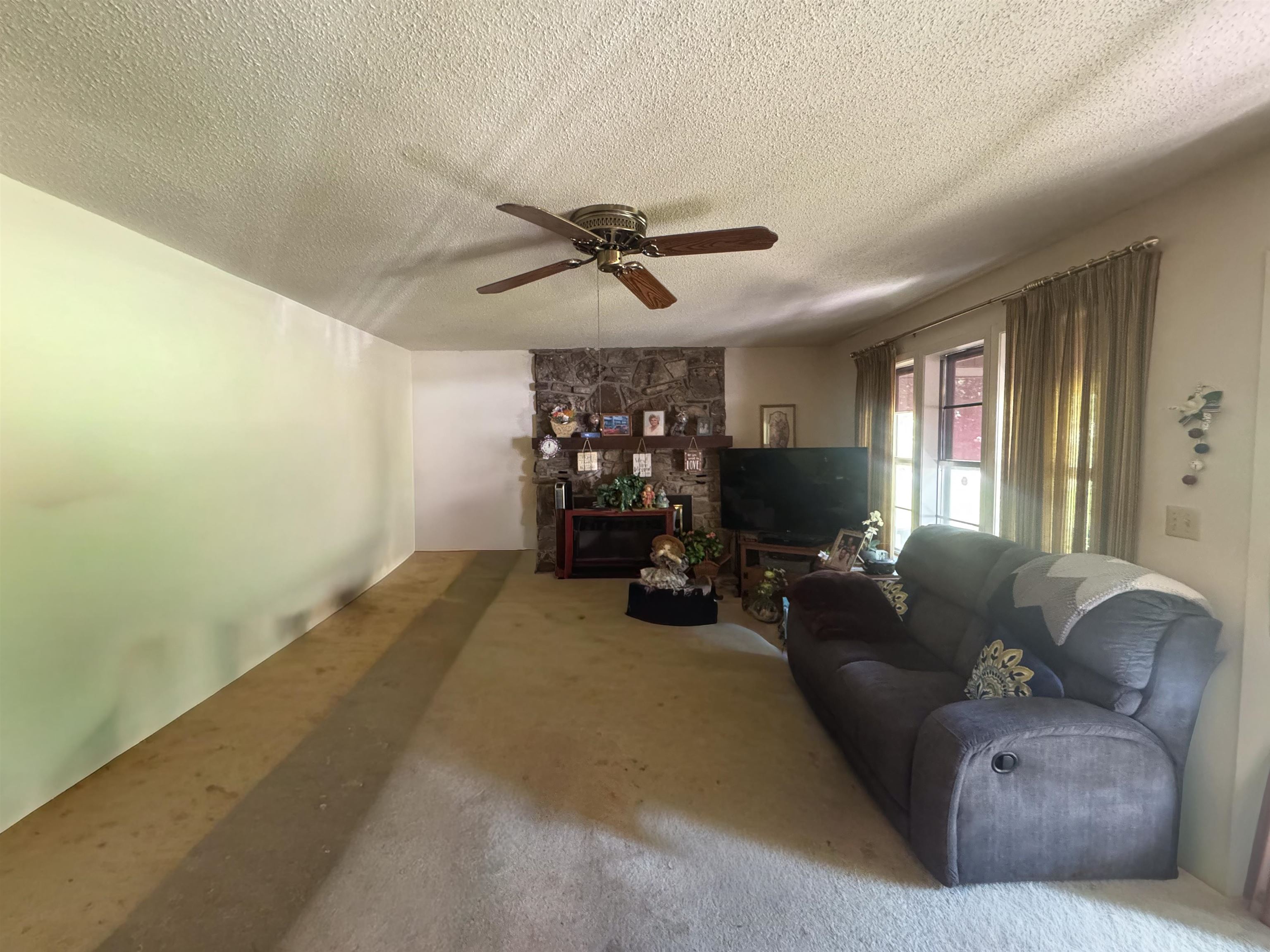 13 Iowa Drive Property Photo 5
