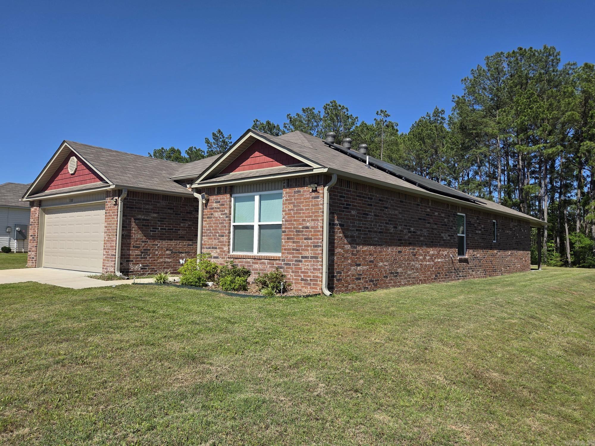 108 James Drive Property Photo 2