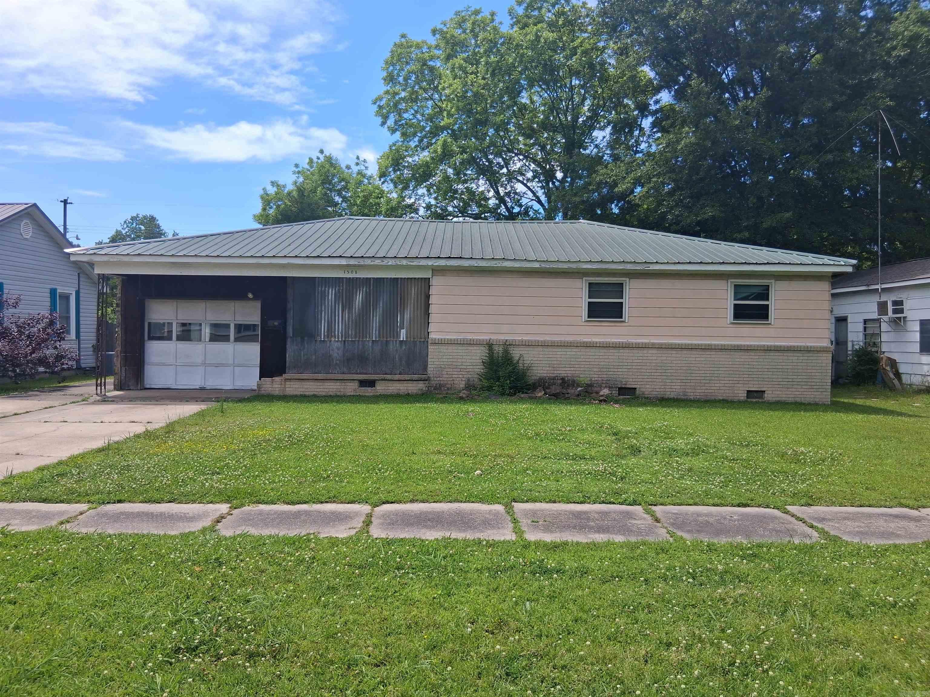 1508 S Porter Street Property Photo 1