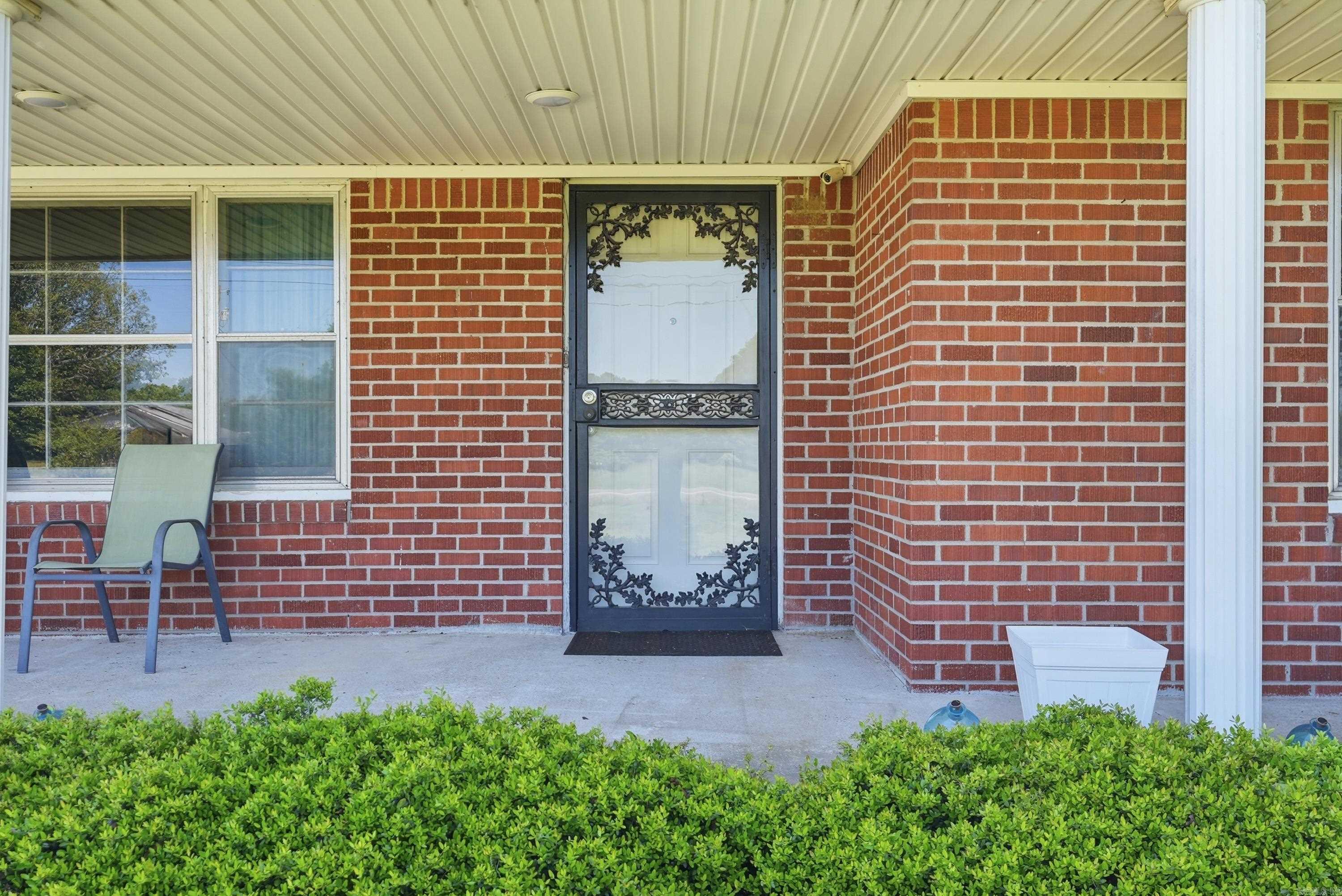 8136 Main Property Photo 4