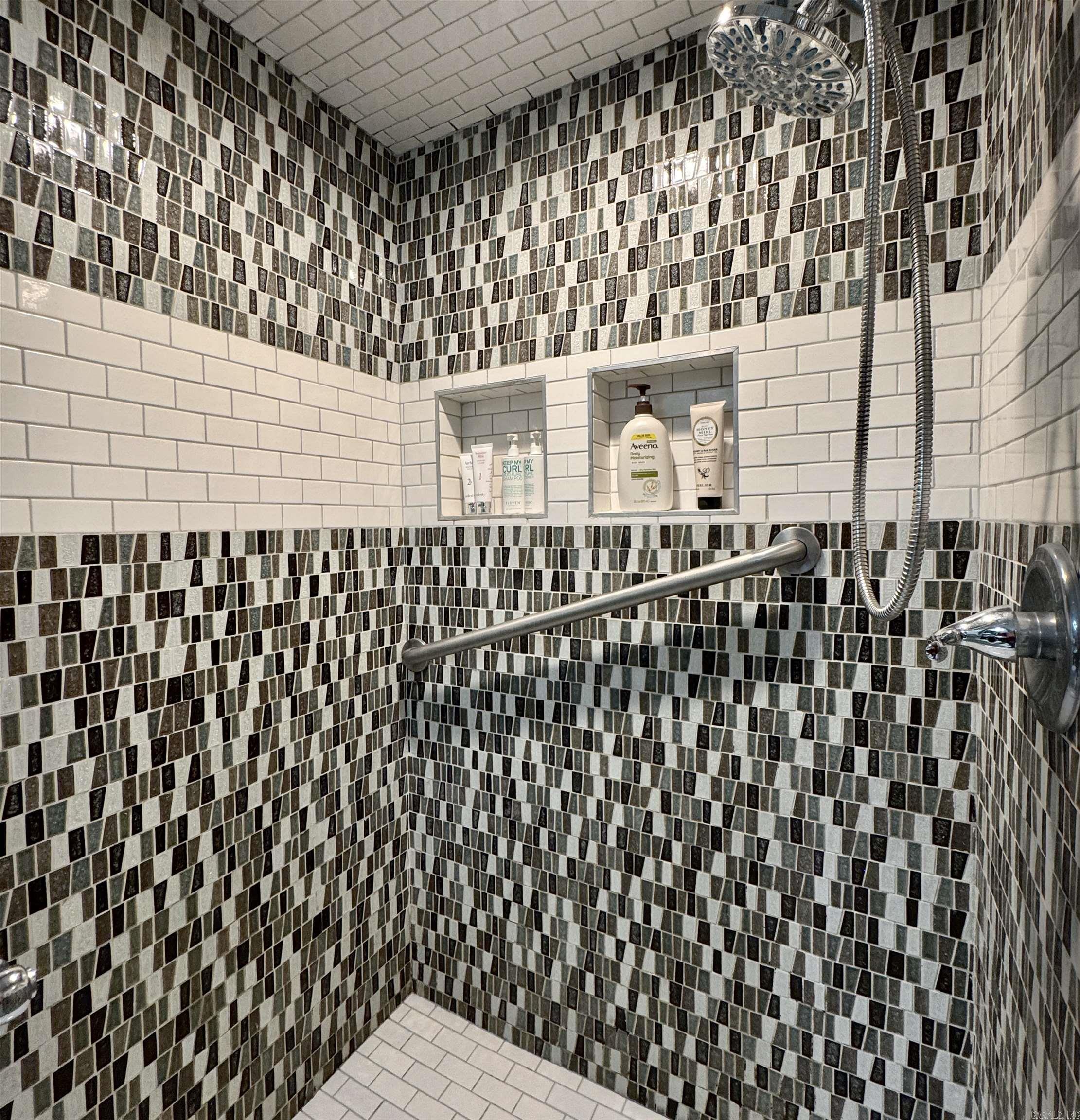 8 Castellon Drive Property Photo 32