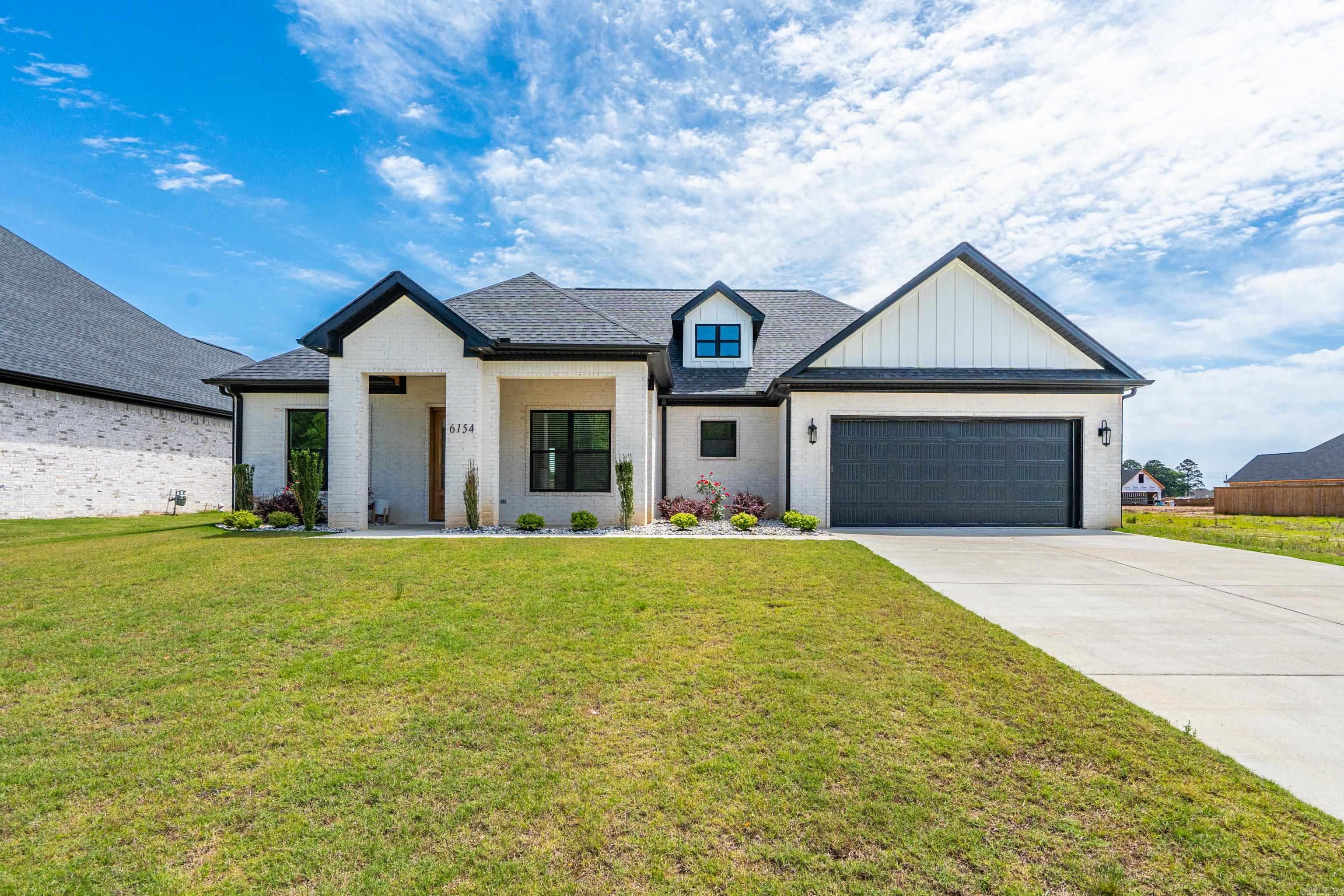 6154 Majestic Waters Drive Property Photo 3