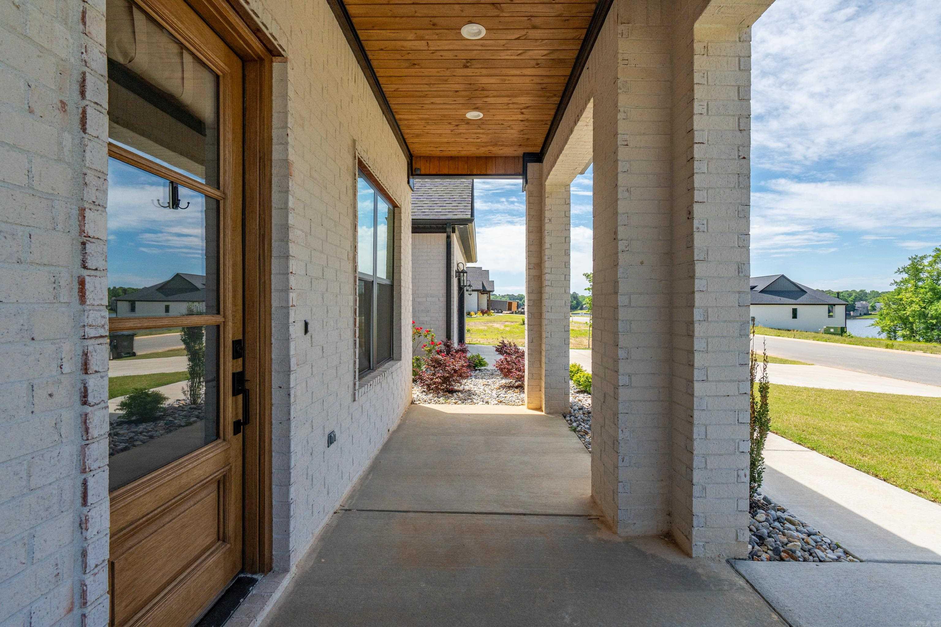 6154 Majestic Waters Drive Property Photo 7