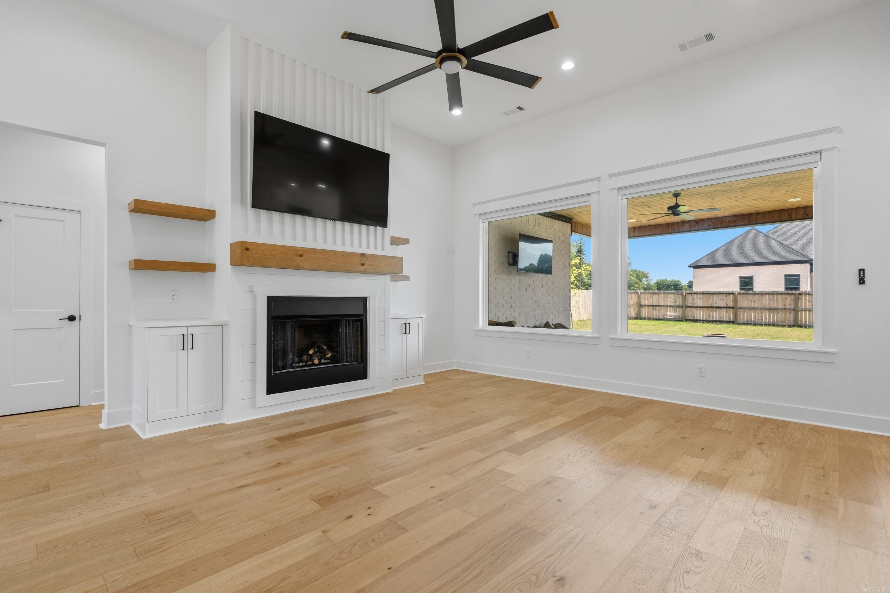 6154 Majestic Waters Drive Property Photo 8