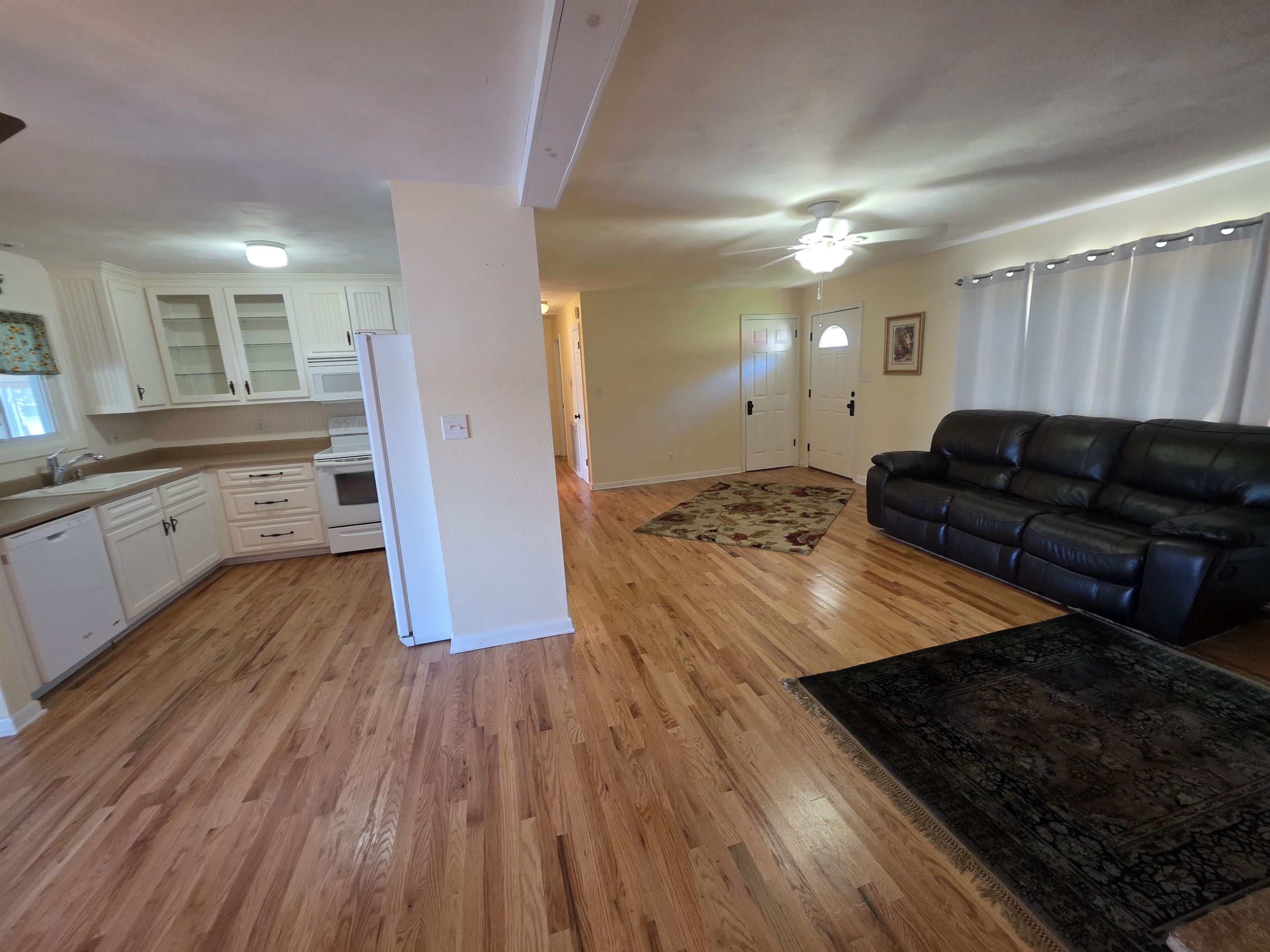 14 W Lake Estates Circle Property Photo 7
